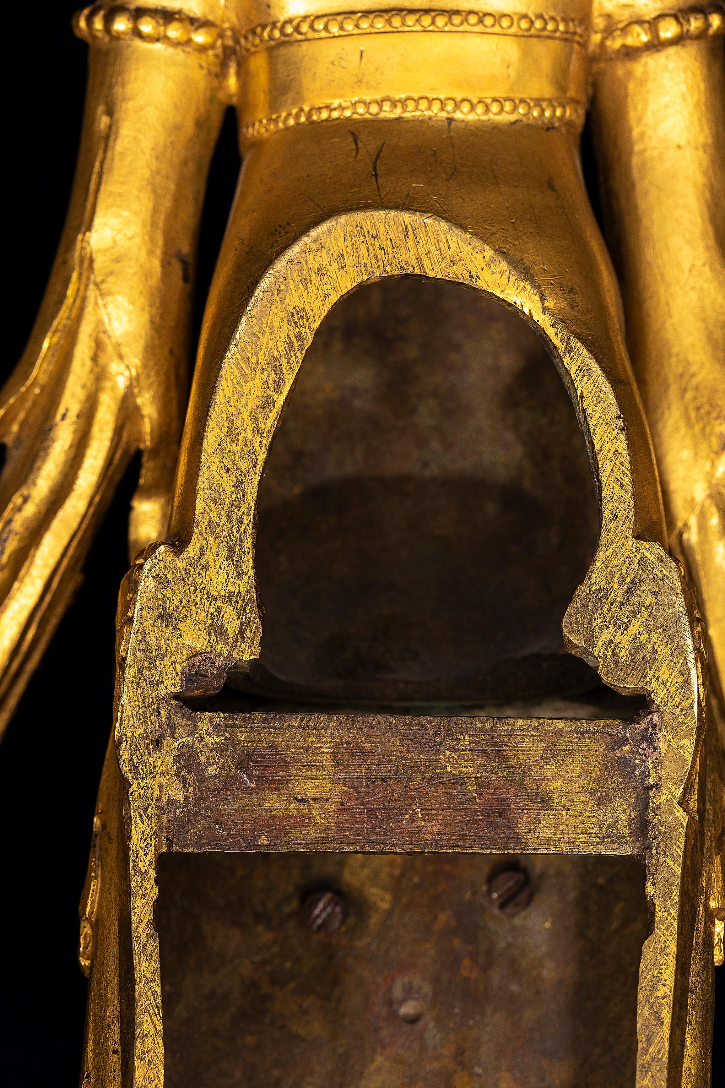 Coppia di appliques/consolle da parete neoclassiche a forma di fanciulla in Ormolu del periodo Luigi XVI in vendita 10