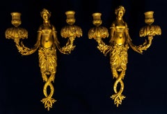 Paire d'appliques murales néoclassiques d'époque Louis XVI en forme de jeune fille en bronze doré