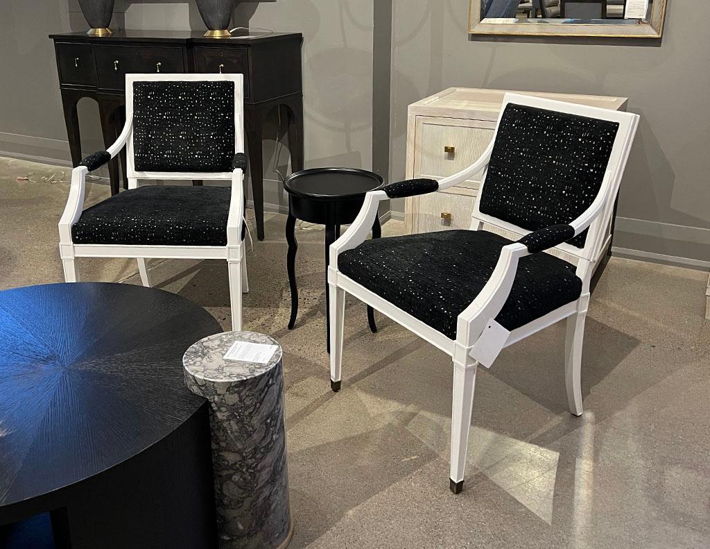 Paar Sessel im Louis-XVI.-Stil in Schwarz und Weiß im Angebot 9