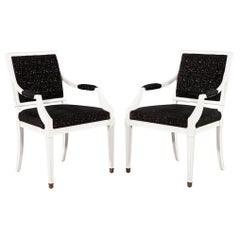 Coppia di poltrone in stile Luigi XVI in bianco e nero