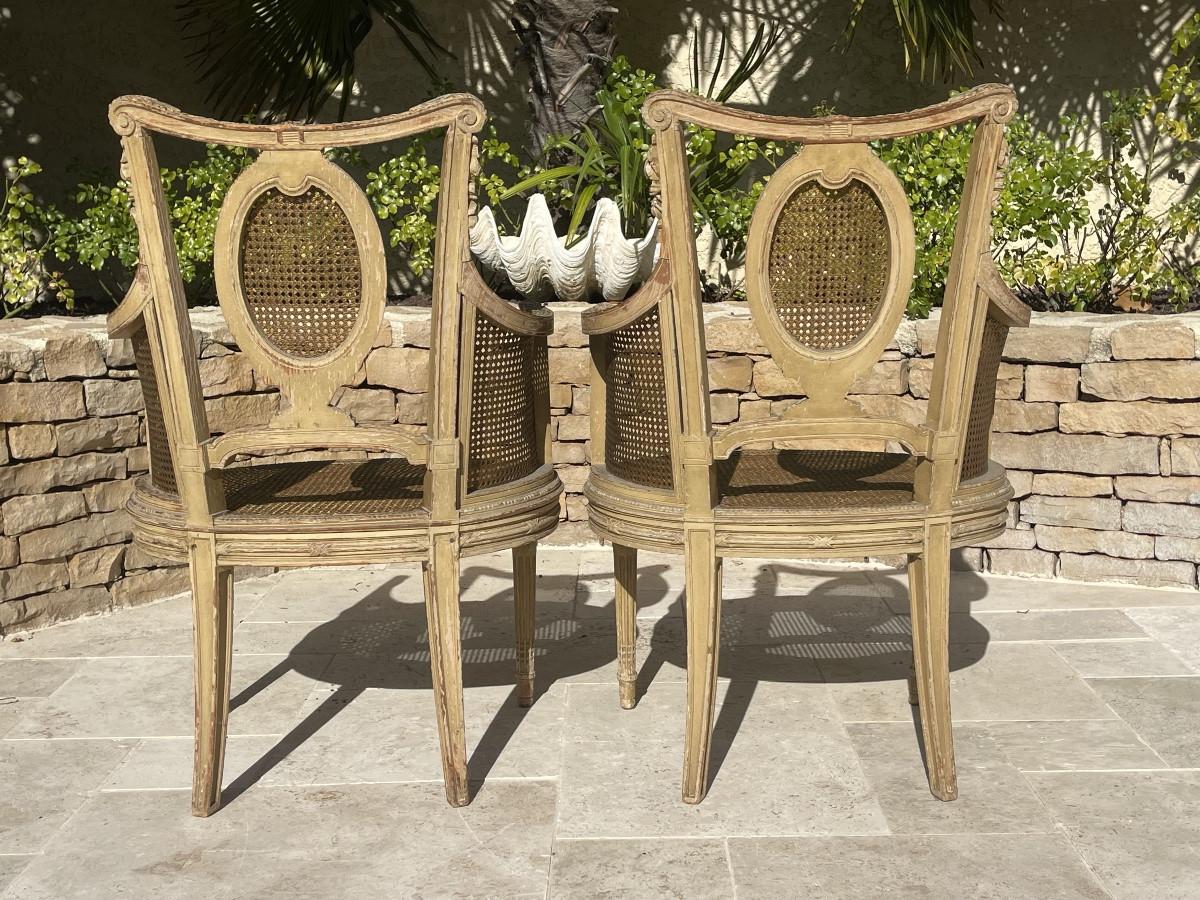 Paire de fauteuils de style Louis XVI en vente 3