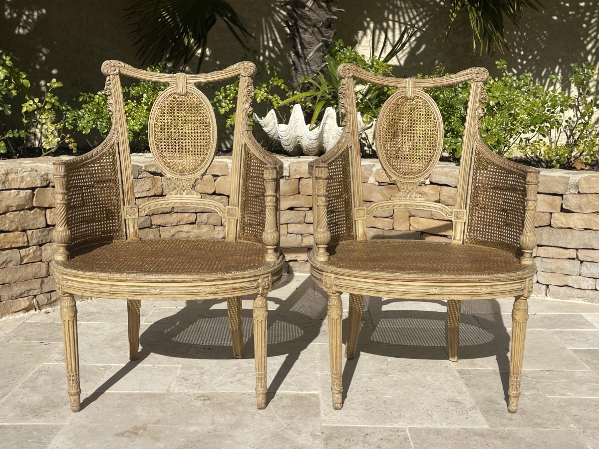 Paire de fauteuils de style Louis XVI Bon état - En vente à Beaune, FR