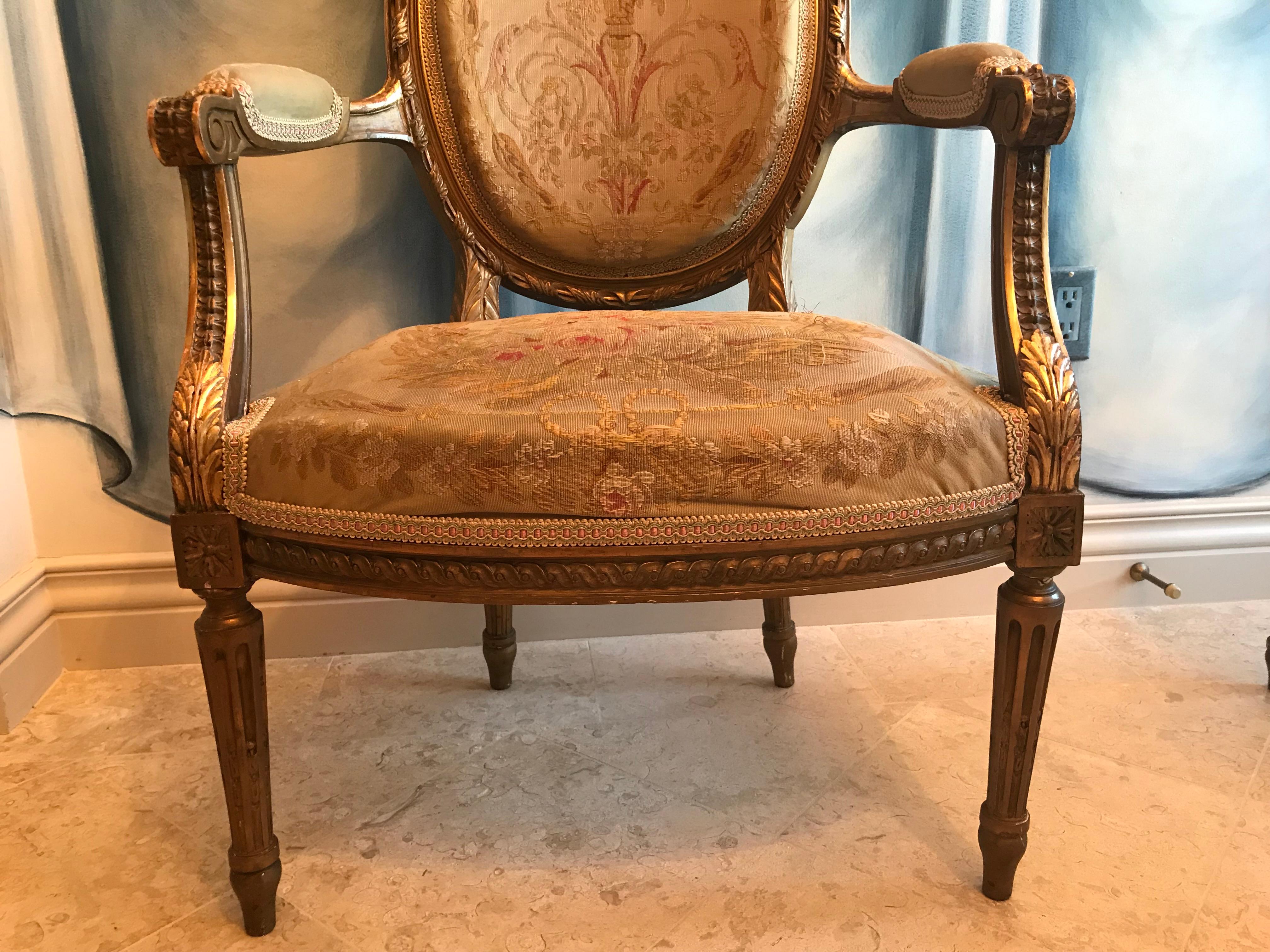 Bois doré Paire de fauteuils de style Louis XVI en vente