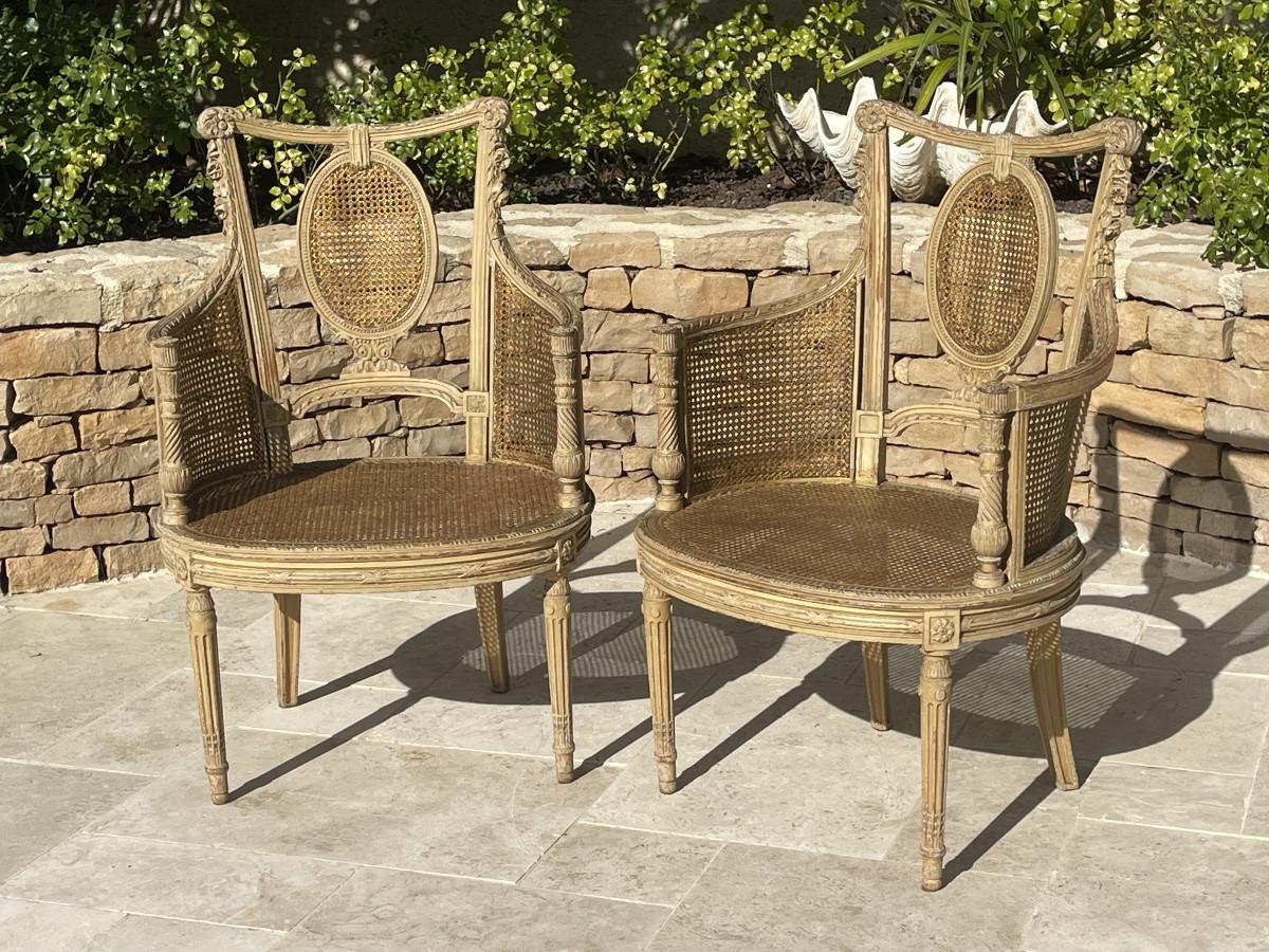 Paire de fauteuils de style Louis XVI en vente 1