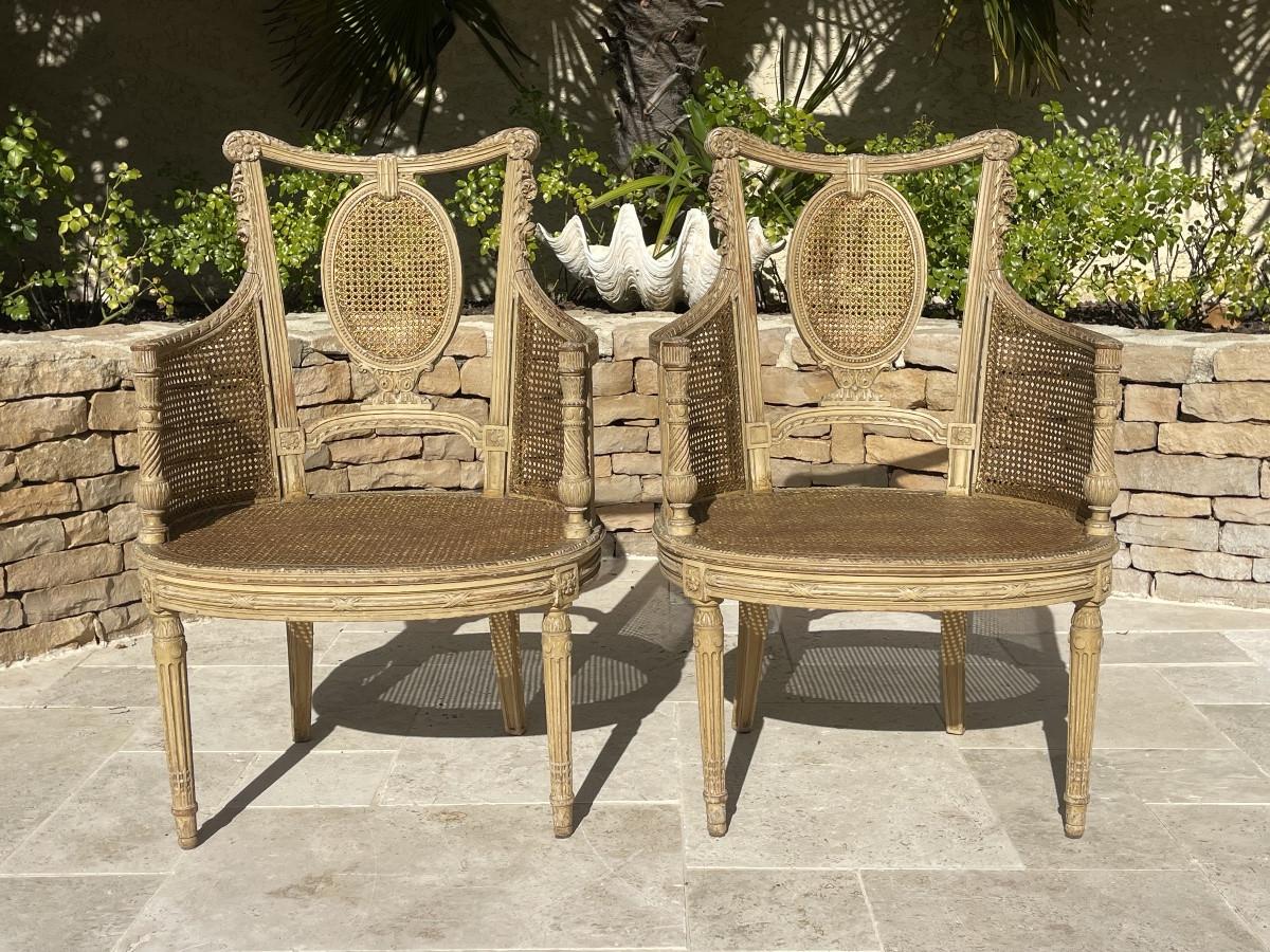 Paire de fauteuils de style Louis XVI en vente 2