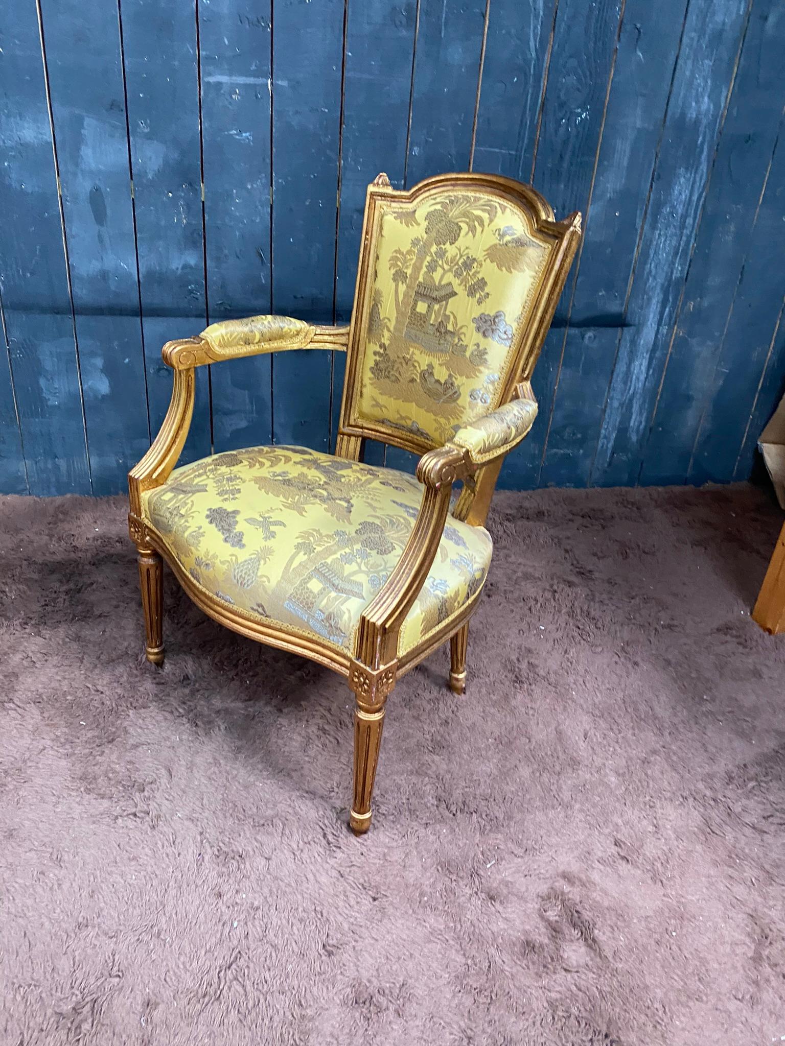 Paar Sessel im Louis-XVI.-Stil aus vergoldetem Holz, chinesischer Deko-Wandteppich im Angebot 4