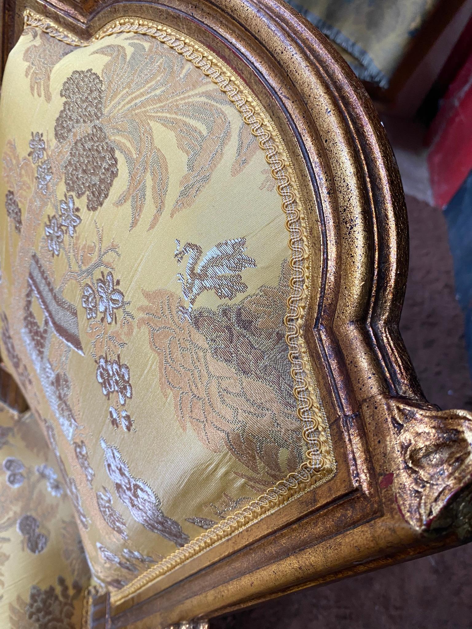 Paar Sessel im Louis-XVI.-Stil aus vergoldetem Holz, chinesischer Deko-Wandteppich im Angebot 14