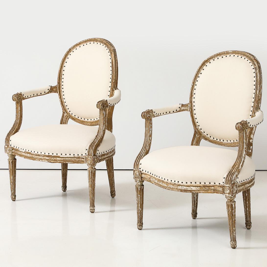 Français Paire de fauteuils de style Louis XVI, fin du 19e siècle en vente