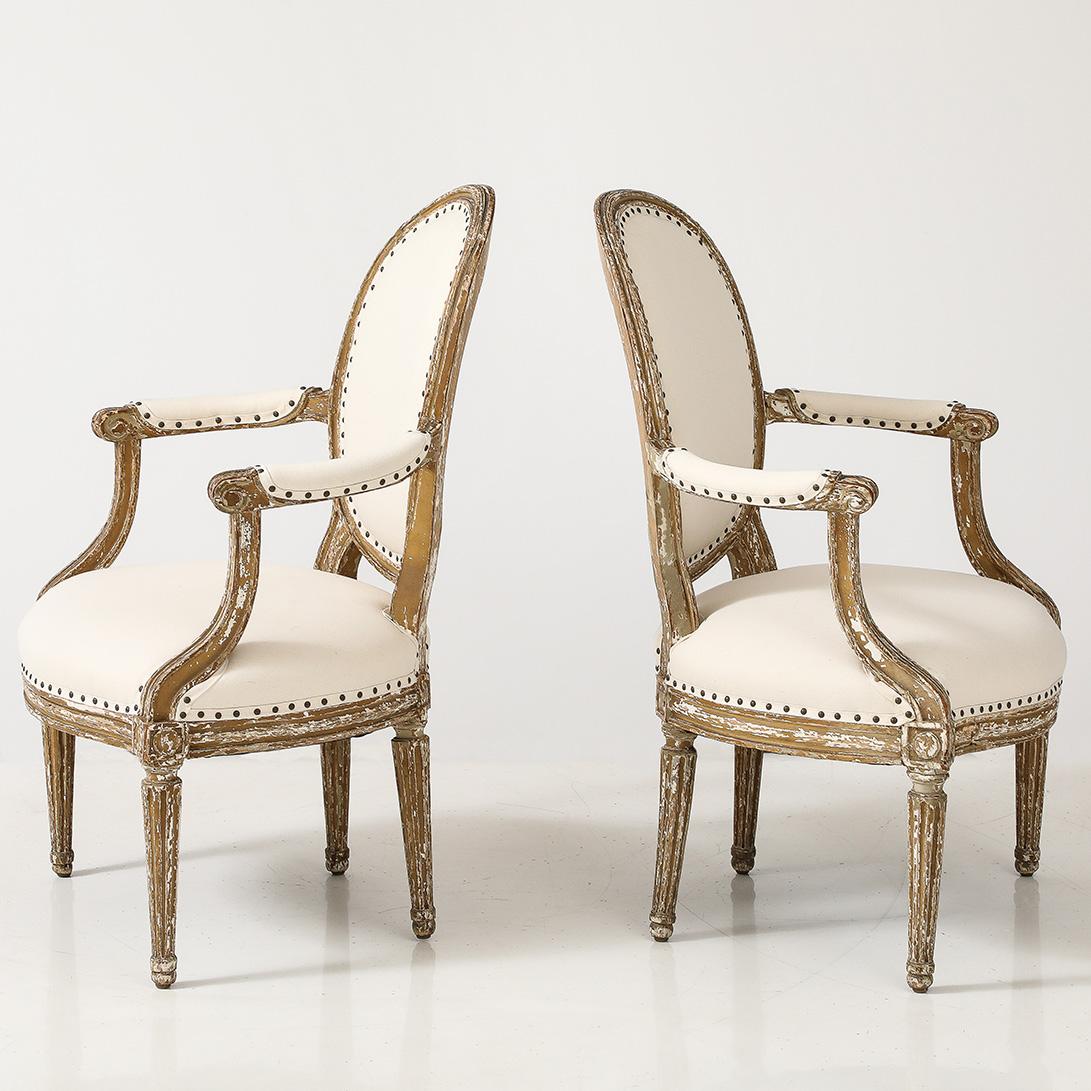 Tissu Paire de fauteuils de style Louis XVI, fin du 19e siècle en vente