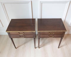 Paire de tables de chevet de style Louis XVI