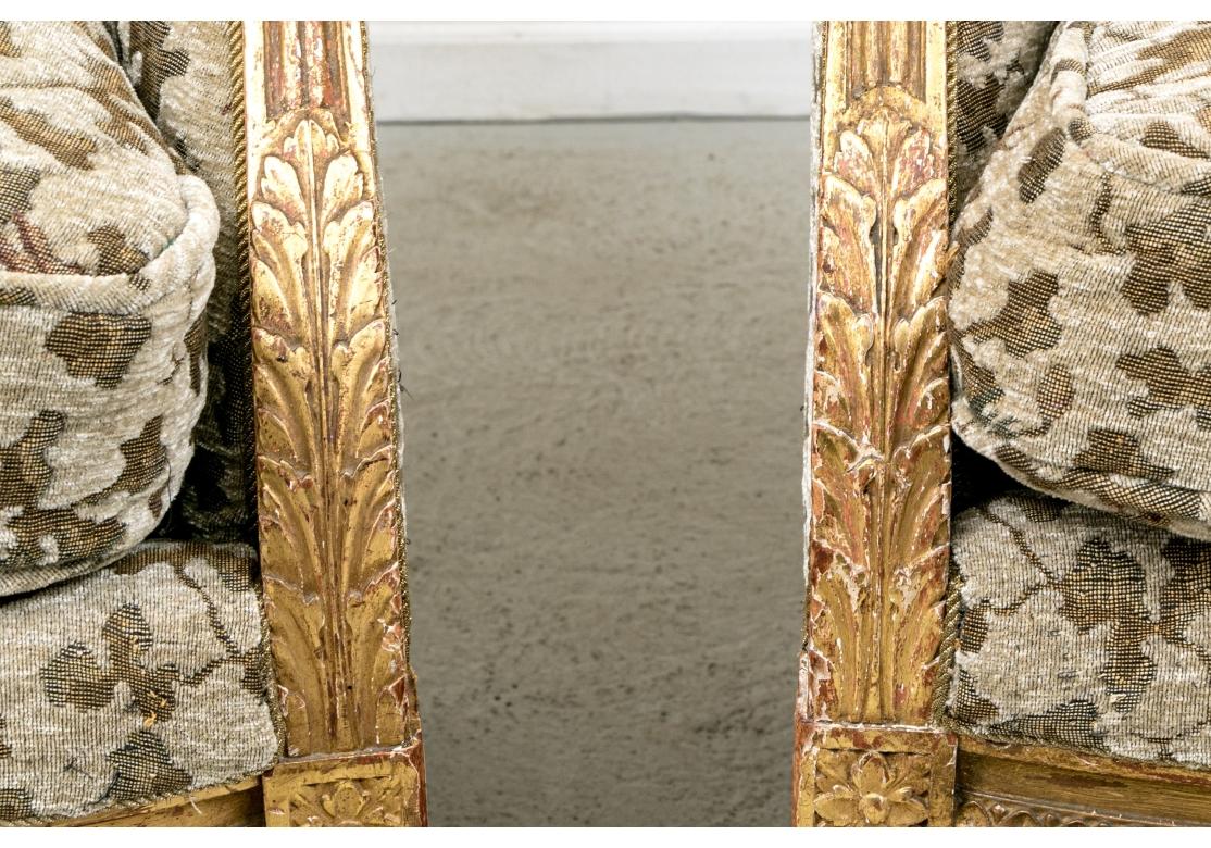Coppia di bergeres in stile Luigi XVI con finitura dorata e intagliata in vendita 1