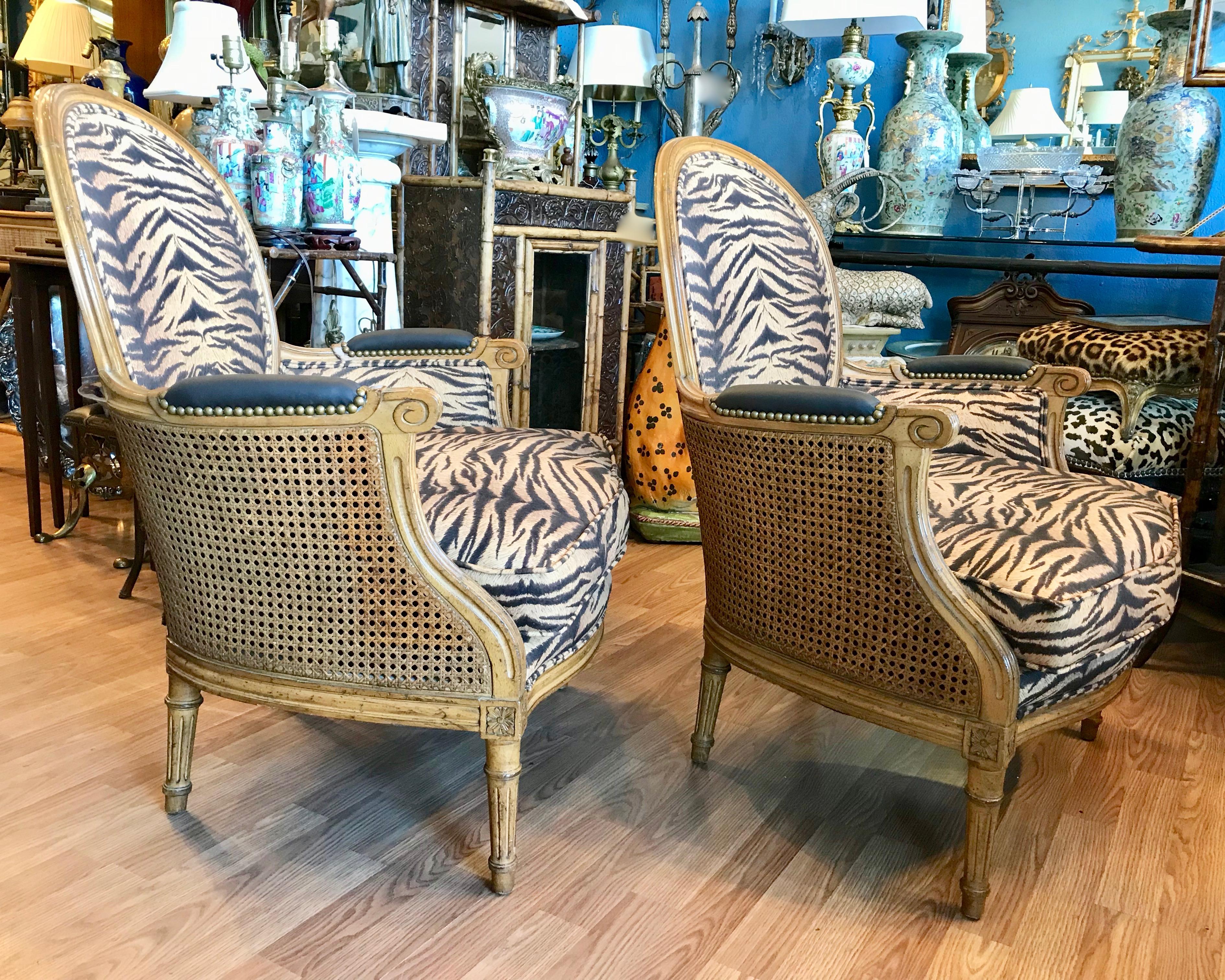 20th Century Pair of Louis XVI Style Bergers  For Sale