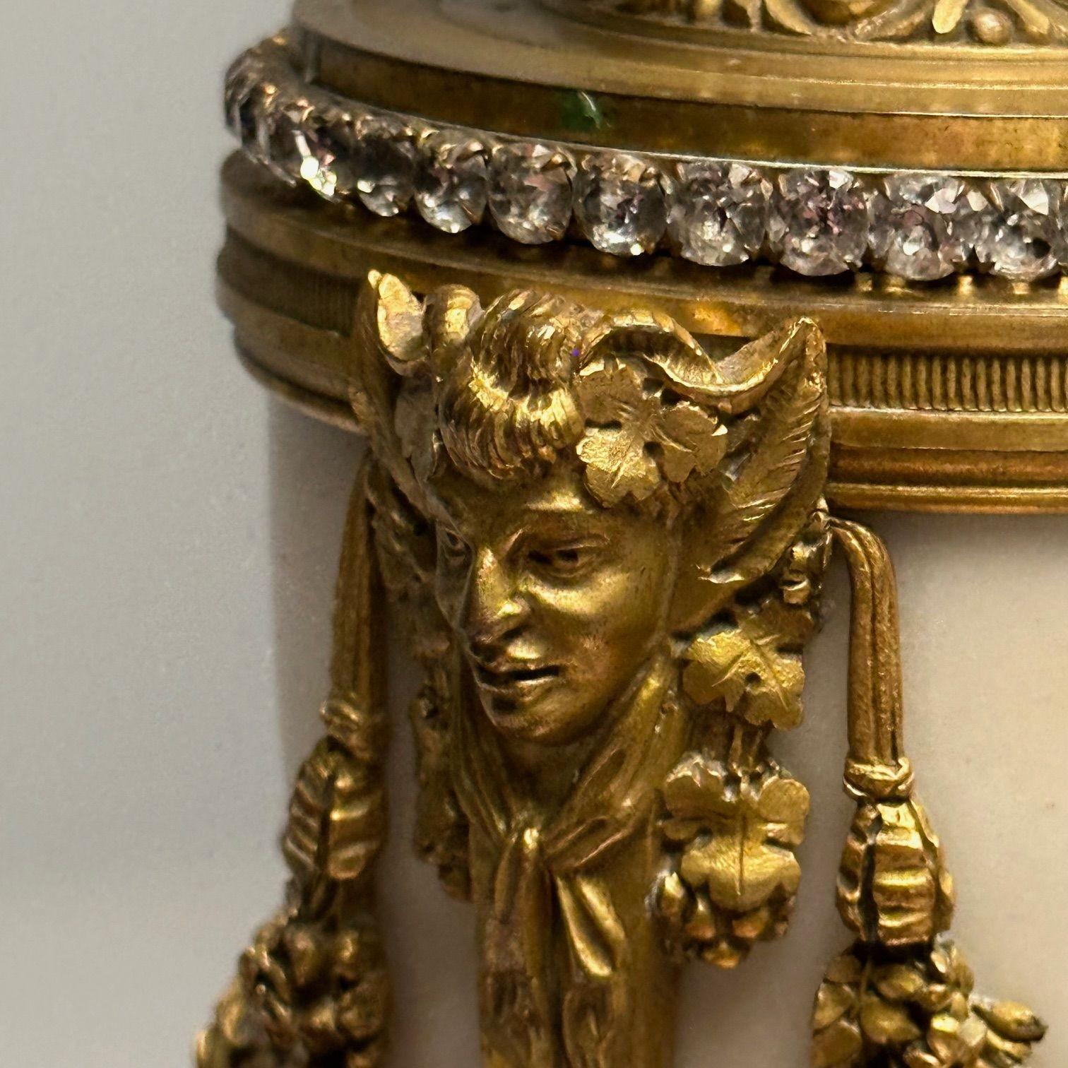Paar Bronze- und Marmorkandelaber im Louis-XVI.-Stil mit vier Lichtern, juwelenbesetzt im Angebot 3
