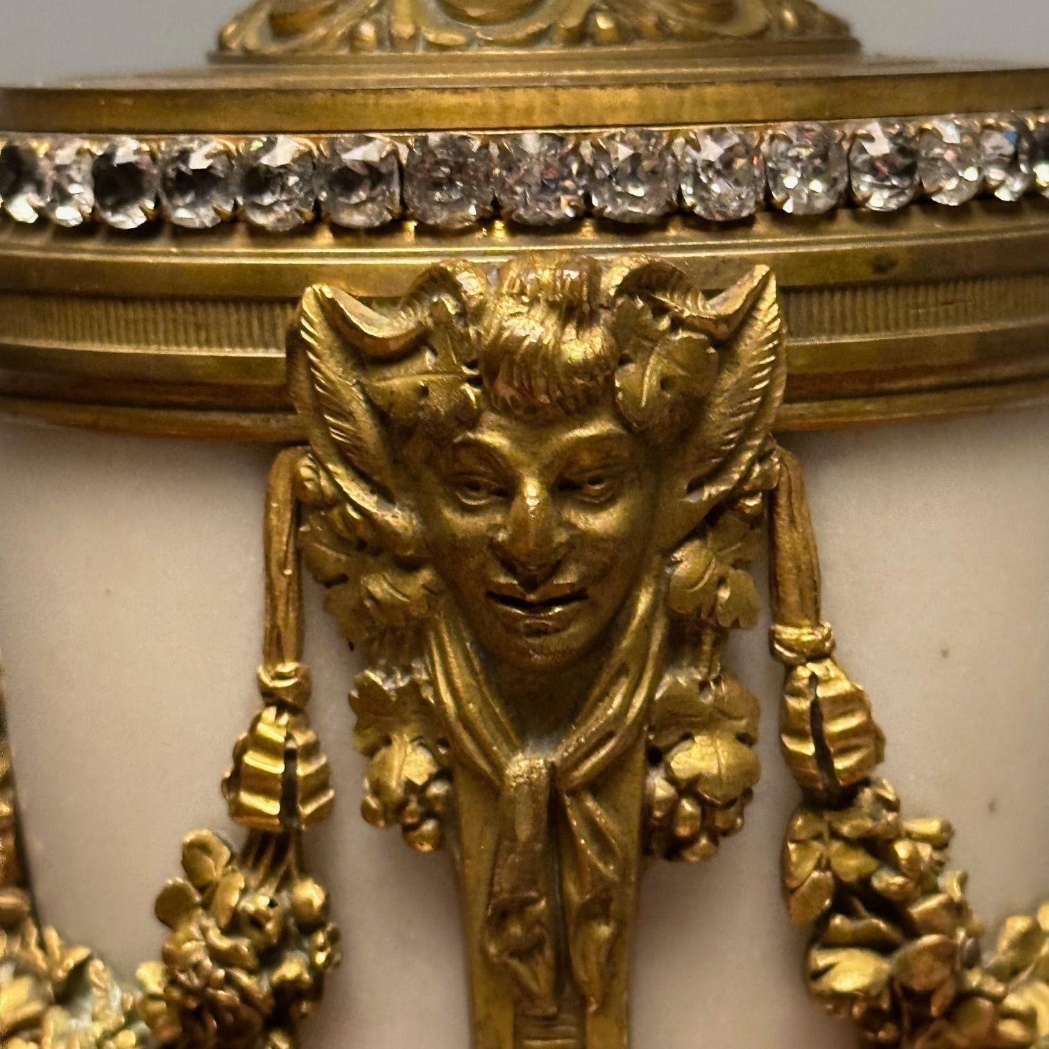 Paar Bronze- und Marmorkandelaber im Louis-XVI.-Stil mit vier Lichtern, juwelenbesetzt im Angebot 4