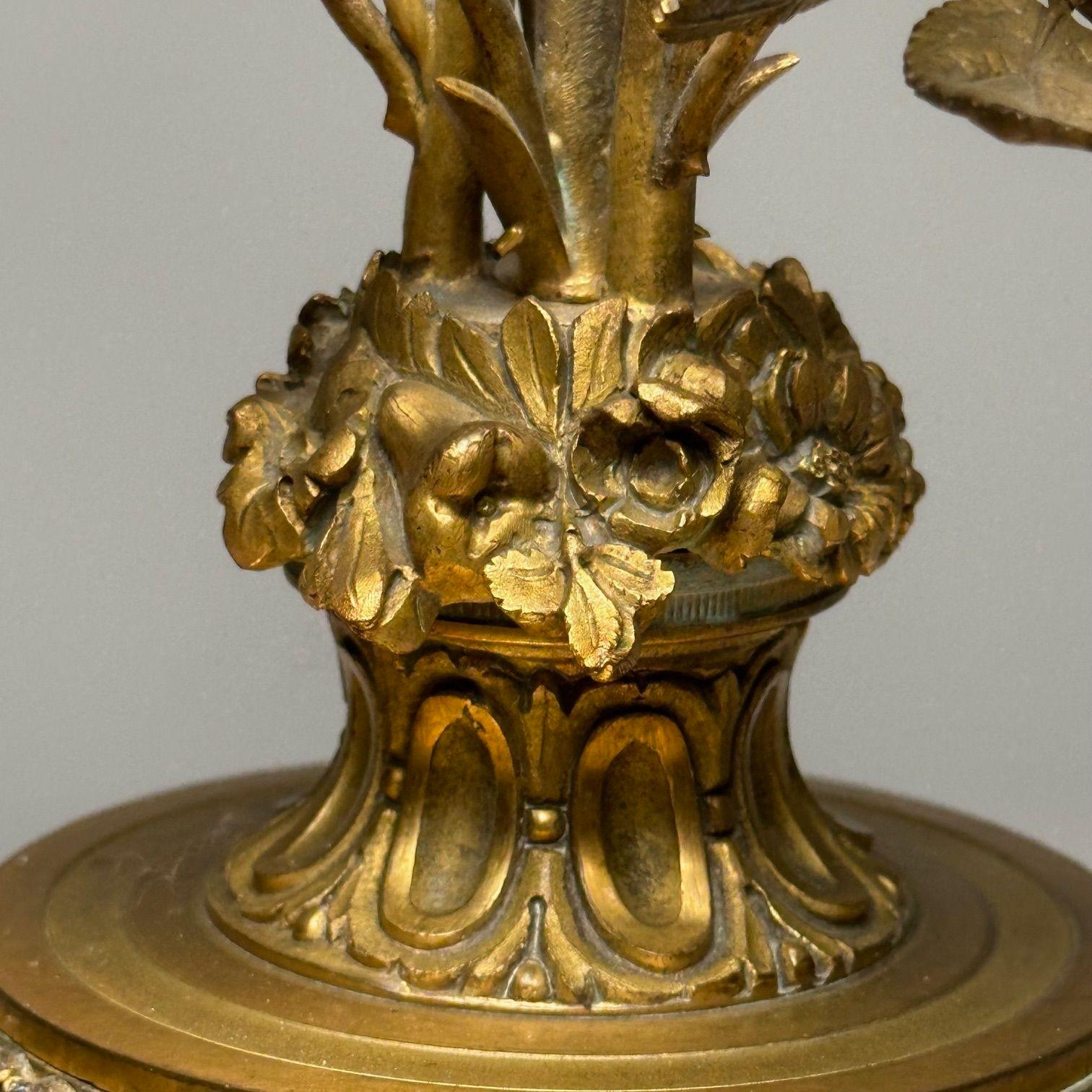 Paar Bronze- und Marmorkandelaber im Louis-XVI.-Stil mit vier Lichtern, juwelenbesetzt im Angebot 11