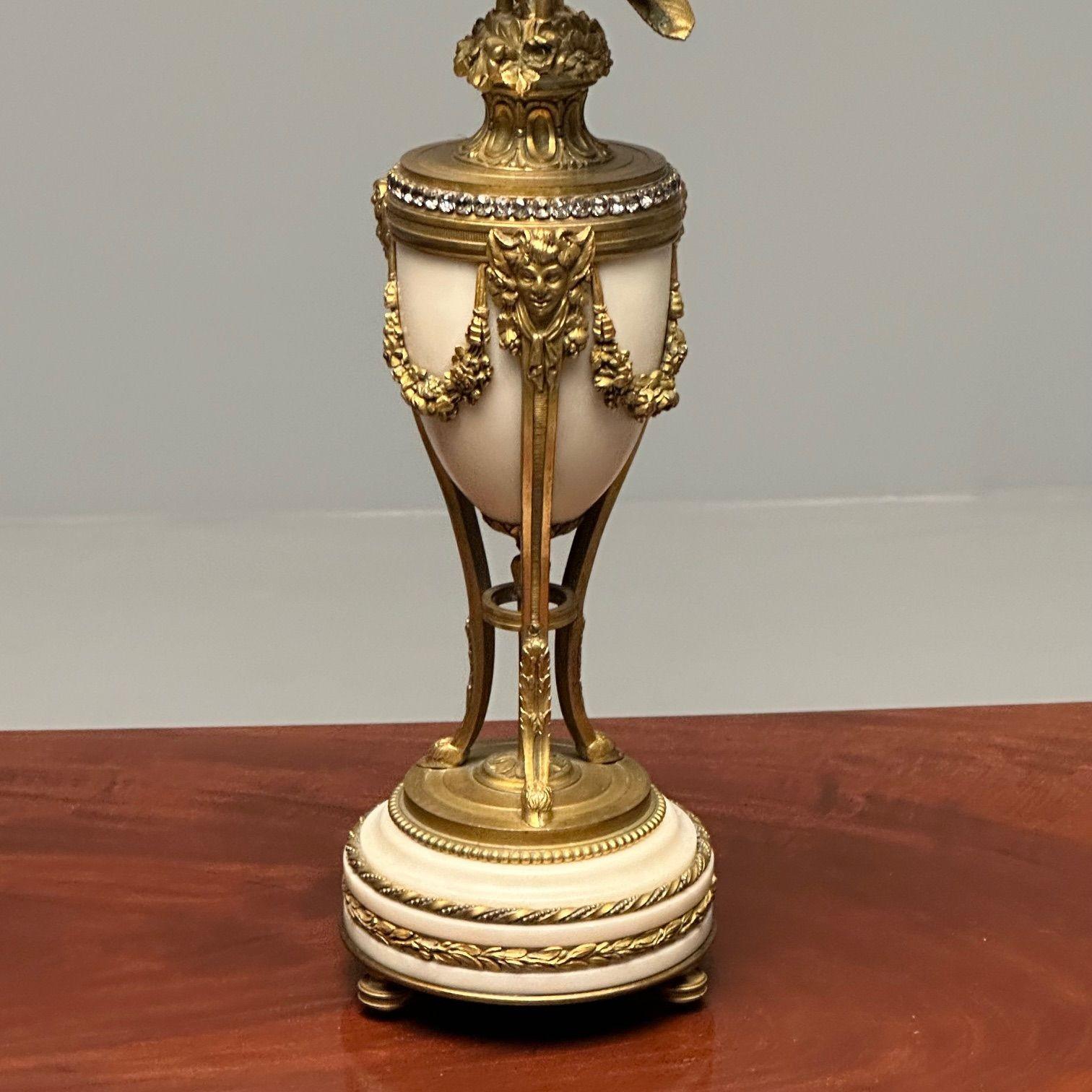 Paar Bronze- und Marmorkandelaber im Louis-XVI.-Stil mit vier Lichtern, juwelenbesetzt (Metall) im Angebot