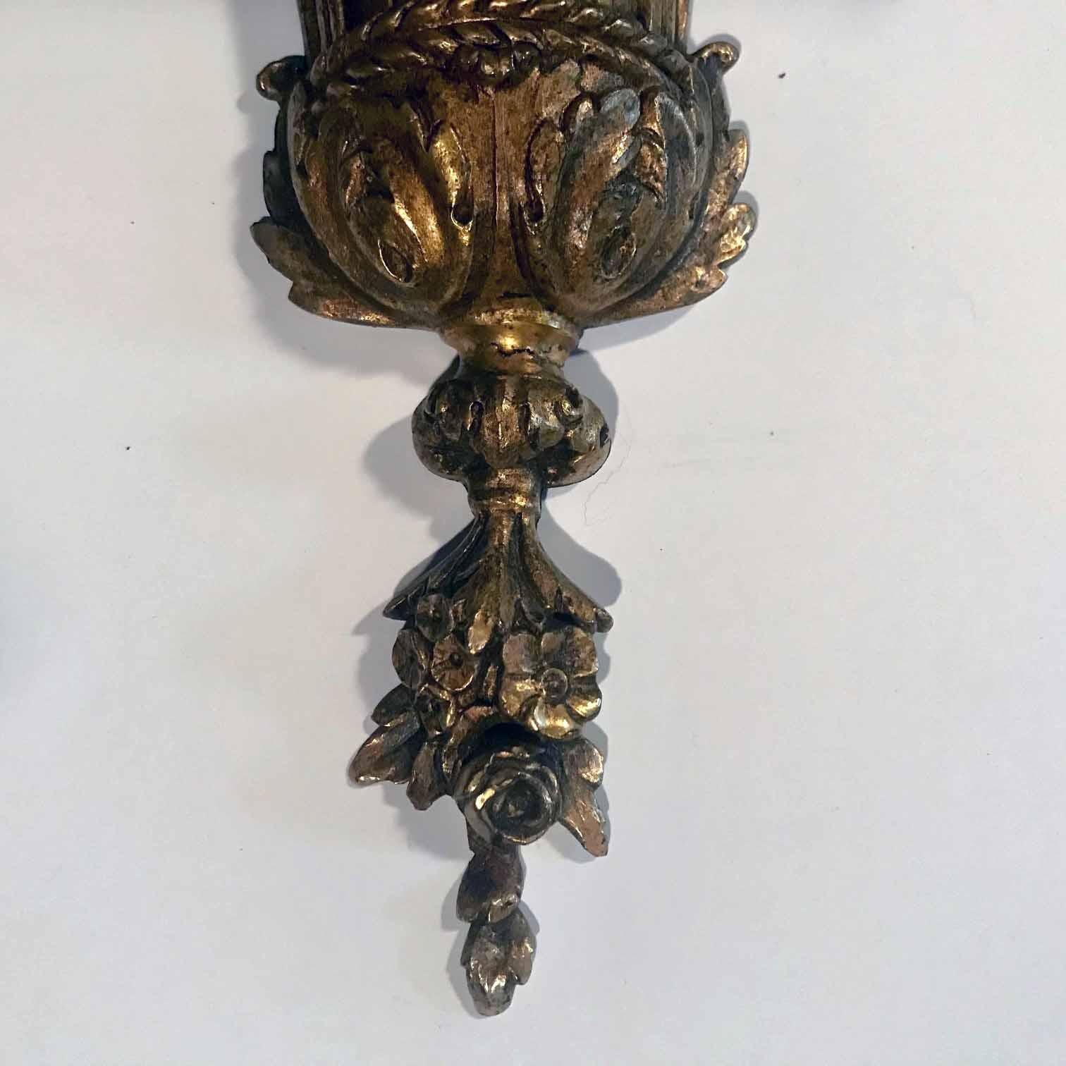 Pair of Louis XVI Style Bronze Basket Wall Sconces In Good Condition In Montreal, QC