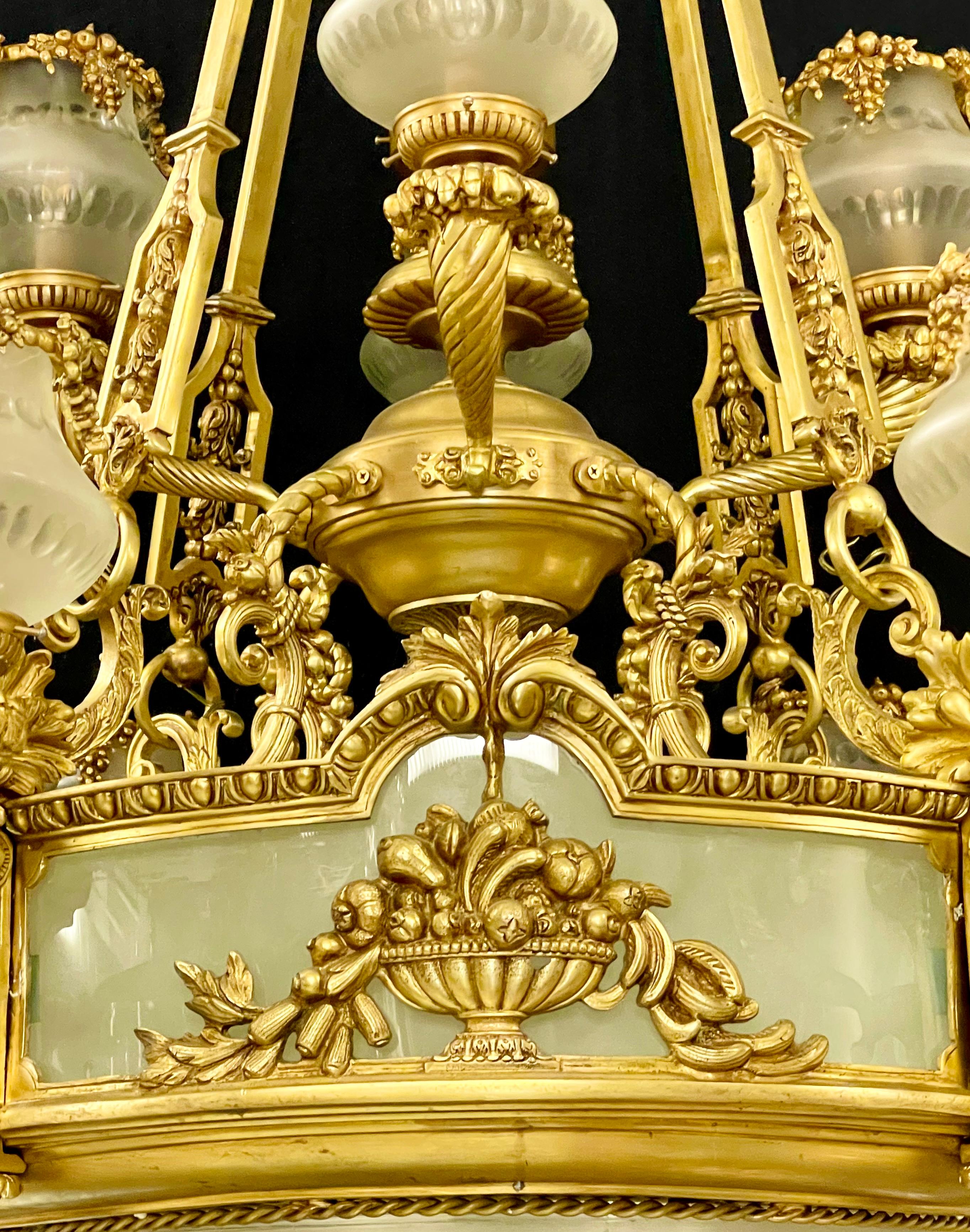 Paire de lustres en bronze de style Louis XVI en vente 12