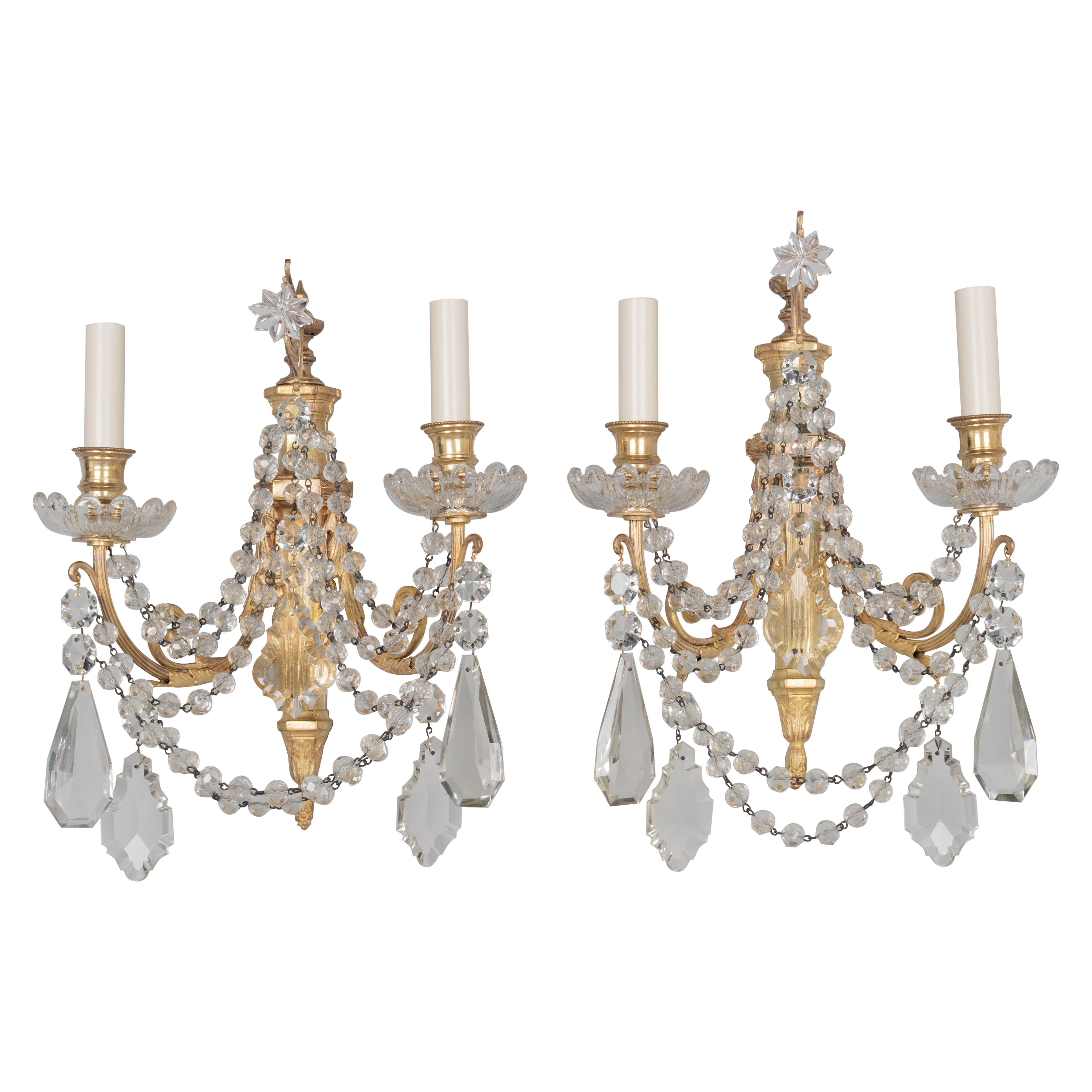 Paire d'appliques de style Louis XVI en bronze et cristal
