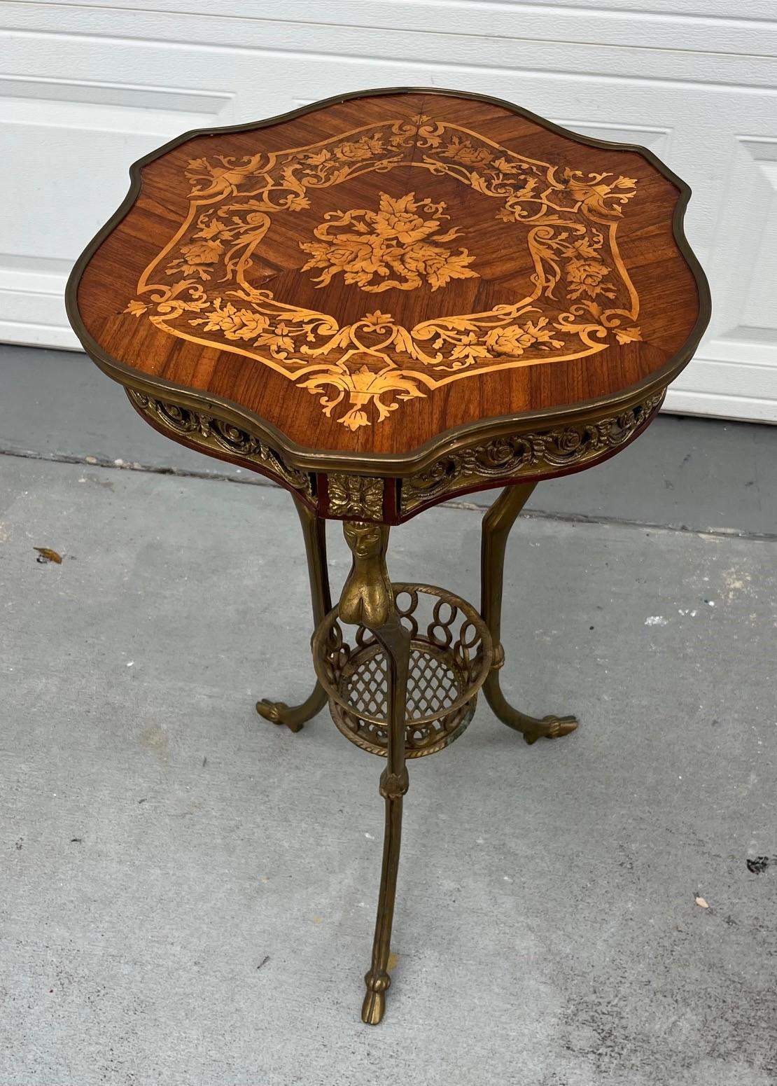 Paire de tables tripodes en bronze de style Louis XVI à Gueridon en vente 2
