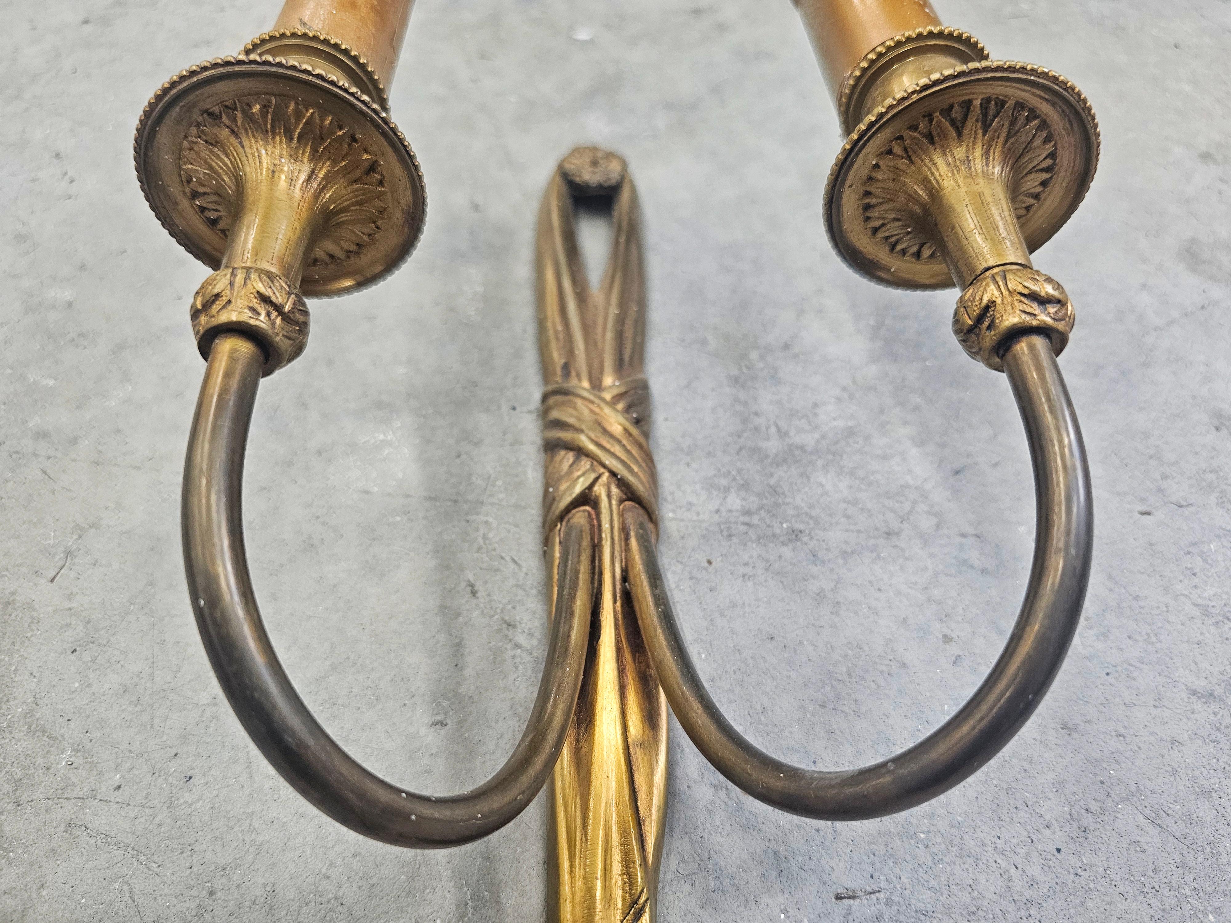 Bronzo Coppia di sconsigliere in bronzo con nodo e nappe in stile Luigi XVI, Francia, anni '40 in vendita