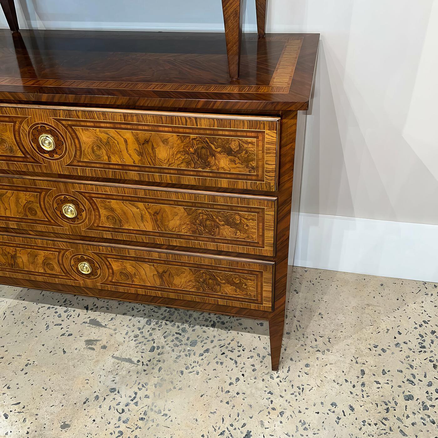Paire de coffres en broussin de style Louis XVI Neuf - En vente à Westwood, NJ