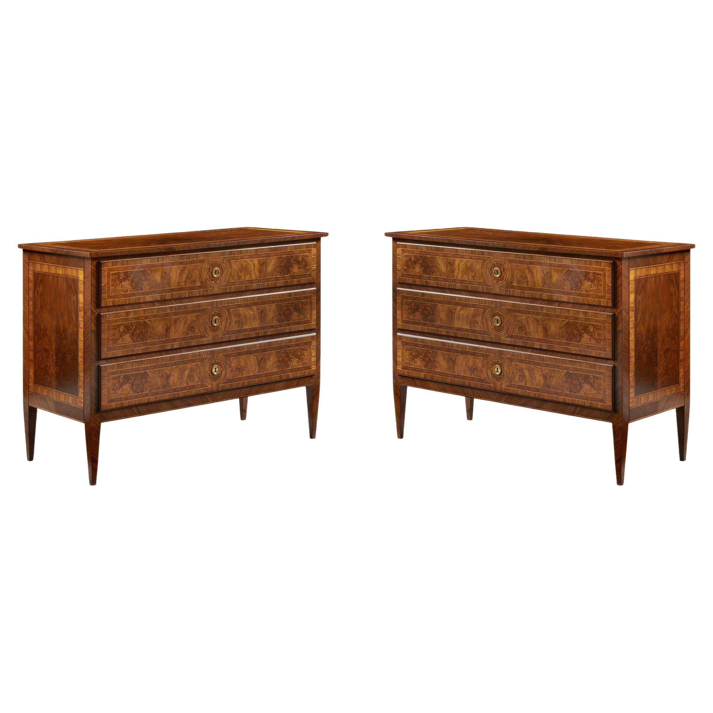 Paire de coffres en broussin de style Louis XVI en vente