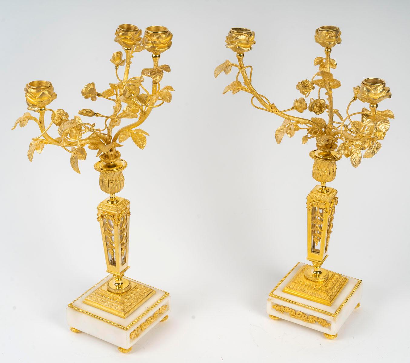 Coppia di candelabri in stile Luigi XVI, XIX secolo. In condizioni buone in vendita a Saint-Ouen, FR