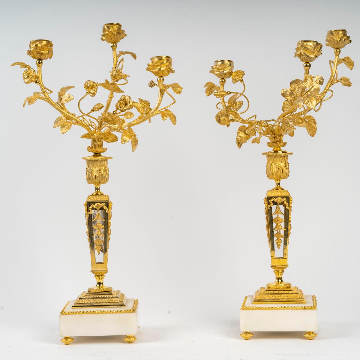 Coppia di candelabri in stile Luigi XVI, XIX secolo. in vendita 2