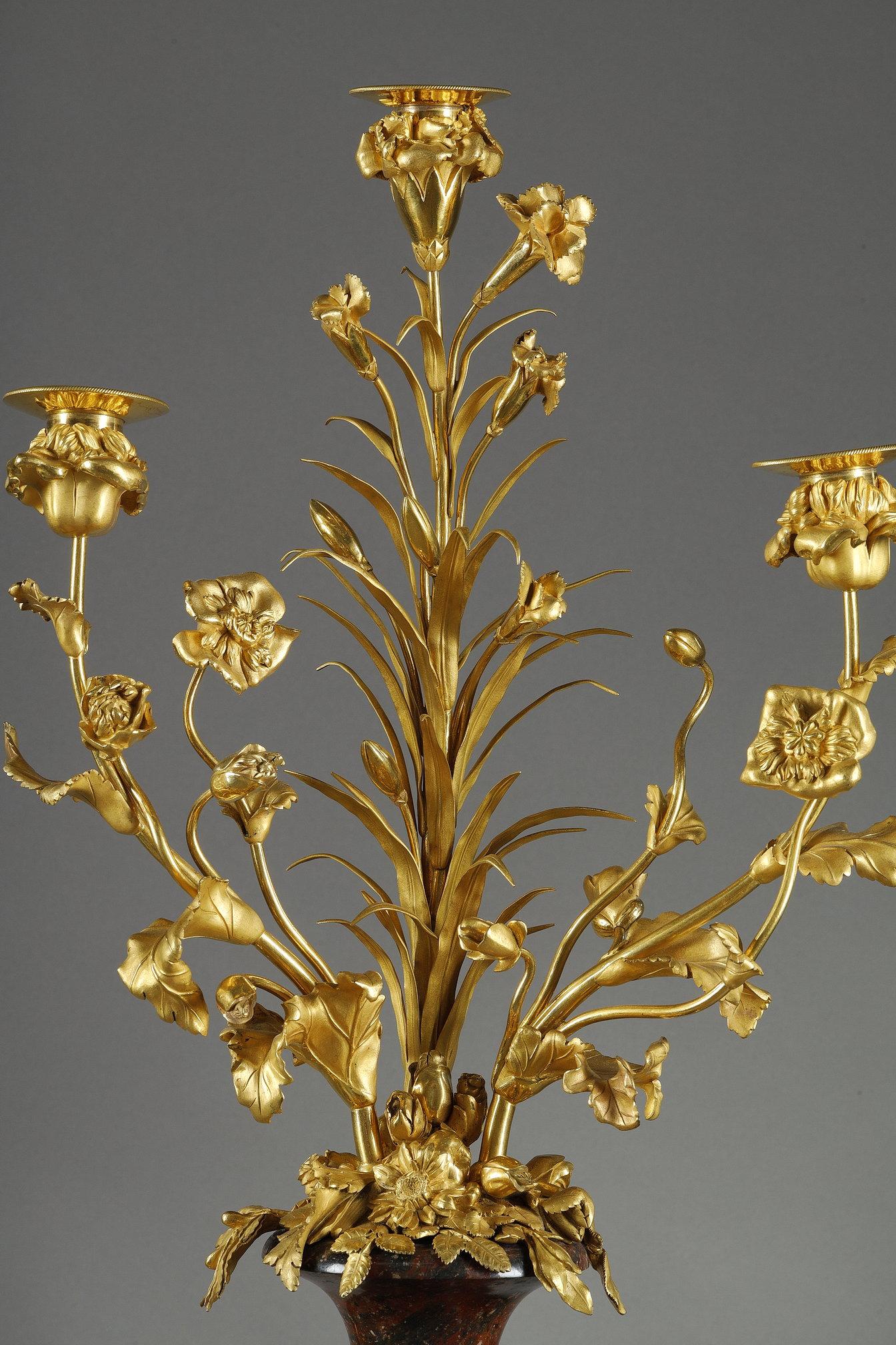Coppia di candelabri in stile Luigi XVI in marmo rosso griotte e bronzo dorato in vendita 9