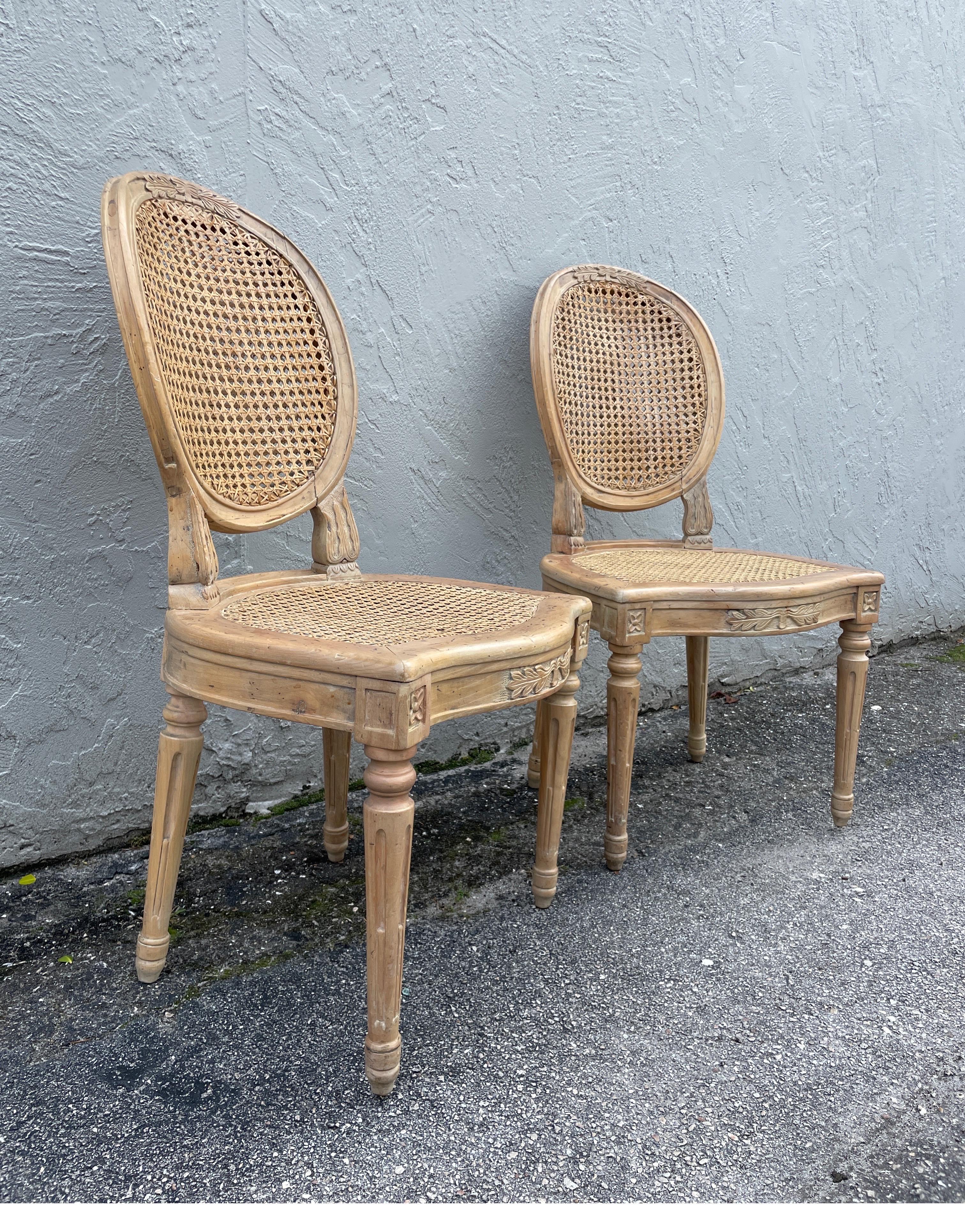 chaises canees