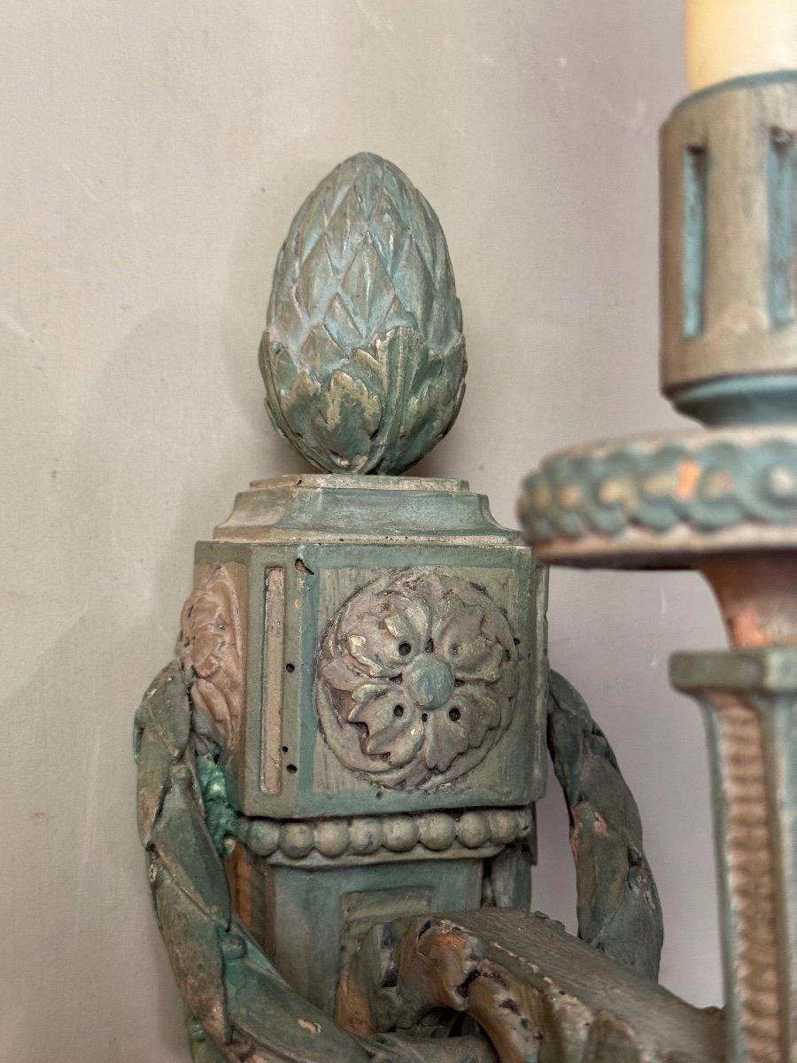 Coppia di lampade in legno intagliato e dipinto in stile Luigi XVI, circa 1900 In condizioni ottime in vendita a Honnelles, WHT