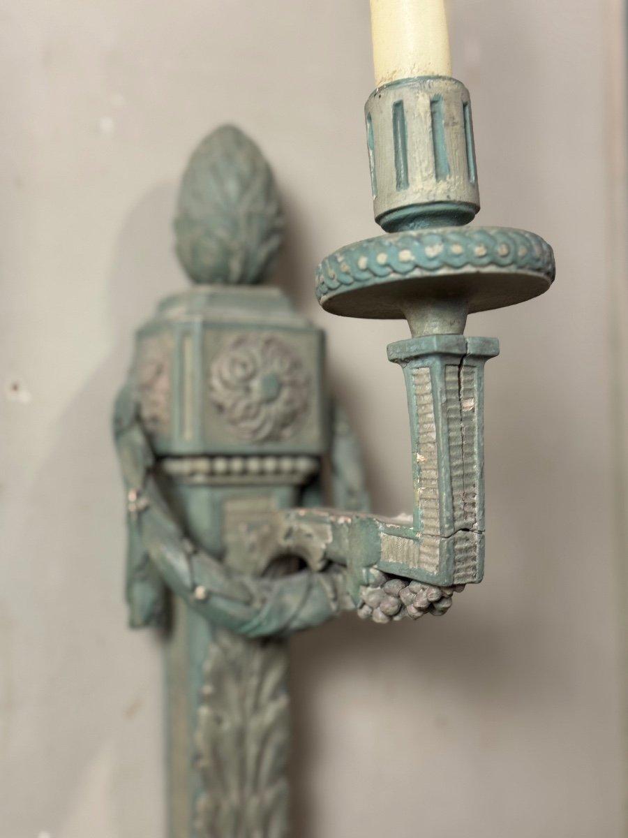 Coppia di lampade in legno intagliato e dipinto in stile Luigi XVI, circa 1900 in vendita 1