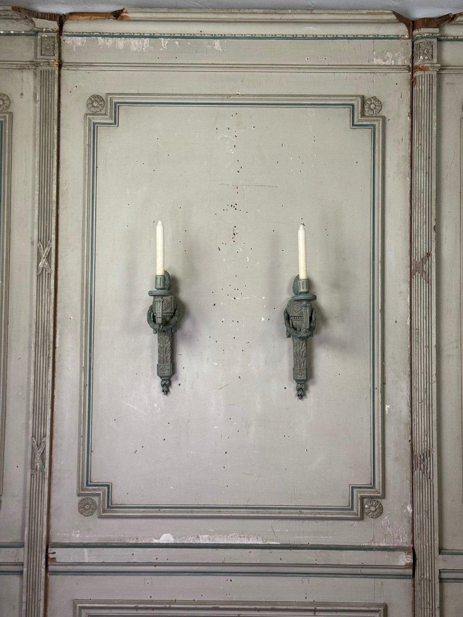 Coppia di lampade in legno intagliato e dipinto in stile Luigi XVI, circa 1900 in vendita 2