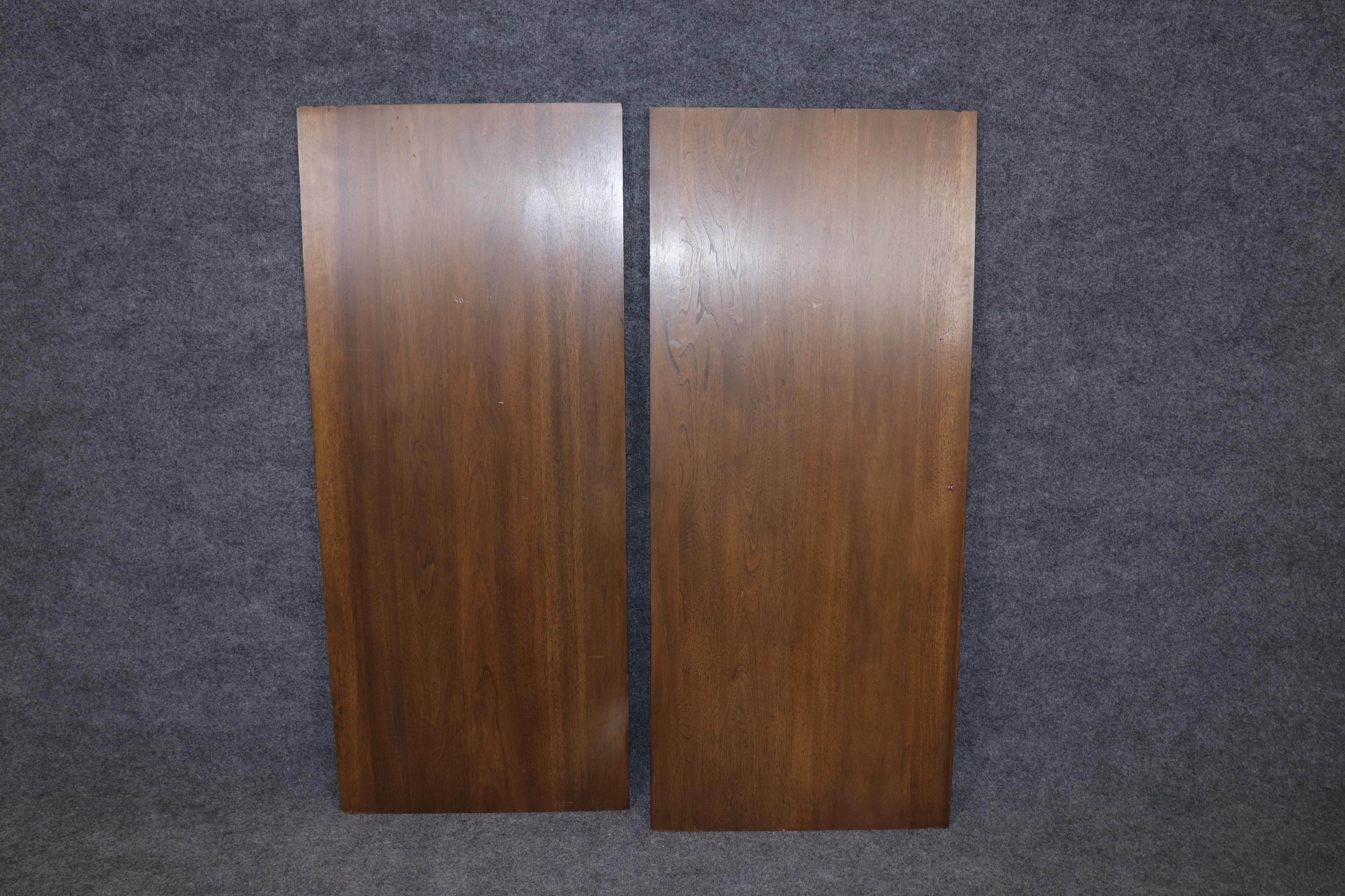 Unknown Pair of Louis XVI Style Carved Gilt Accent Neoclassical Wall Panels For Sale