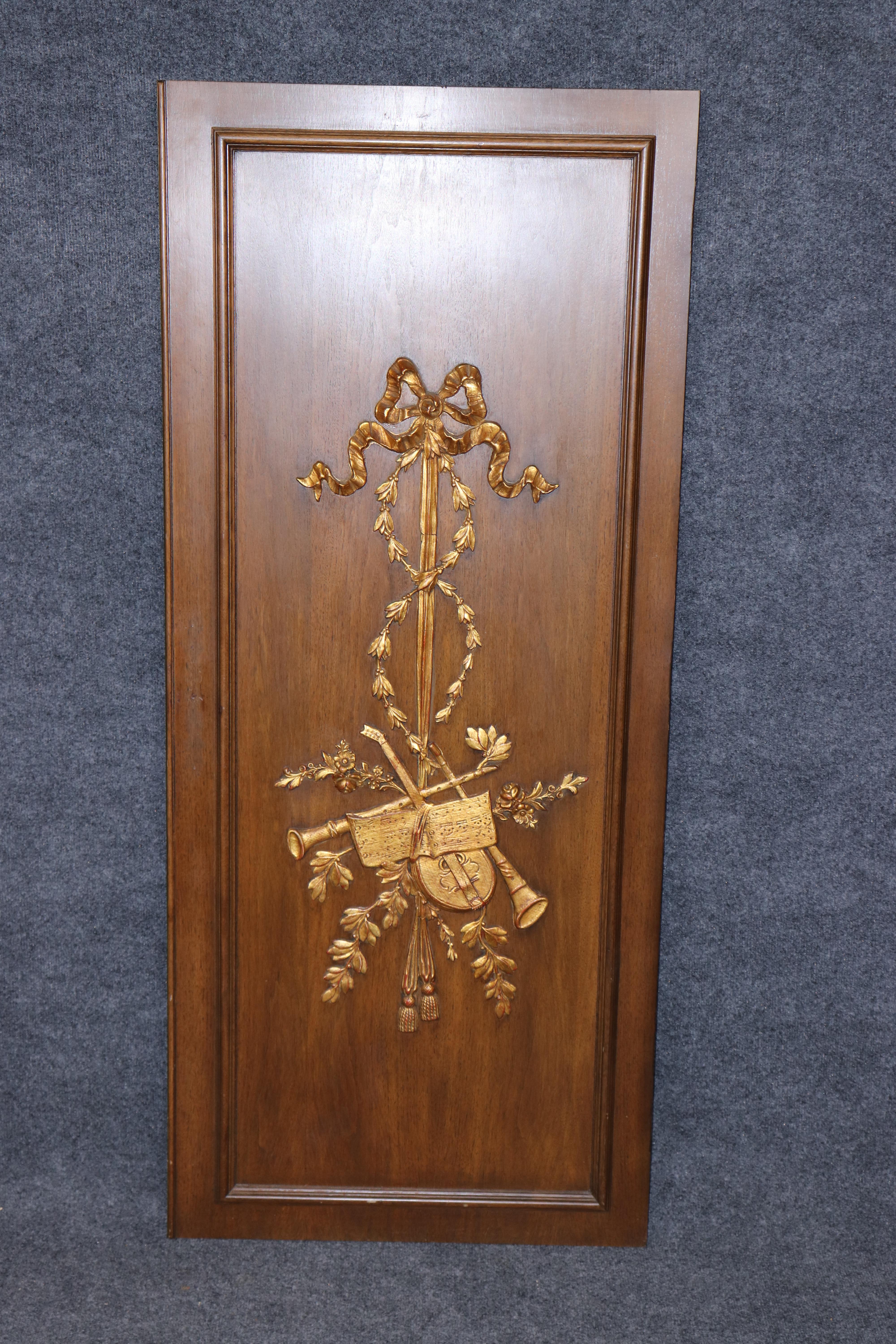 Pair of Louis XVI Style Carved Gilt Accent Neoclassical Wall Panels In Good Condition For Sale In Swedesboro, NJ