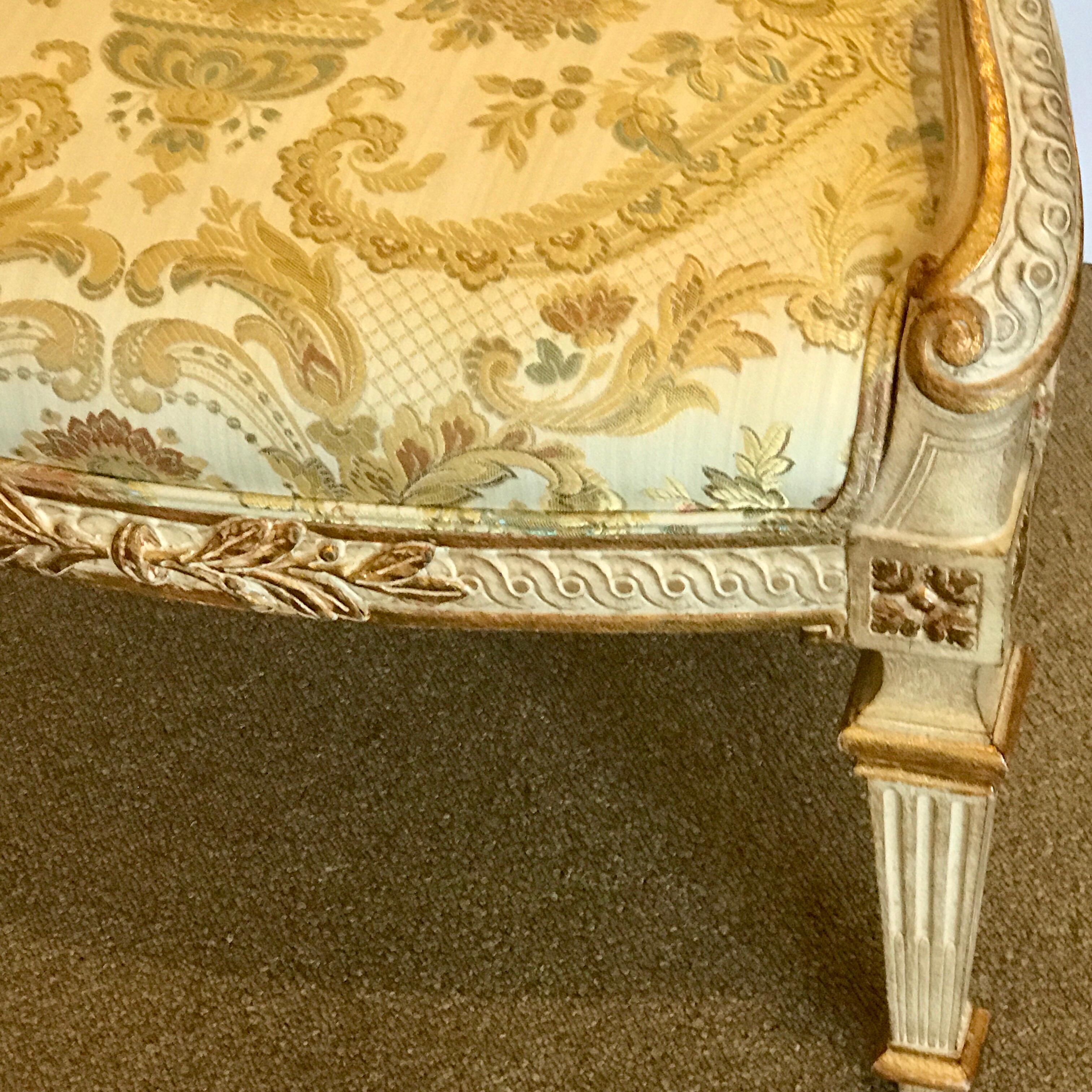 Pair of Louis XVI Style Carved Giltwood Bergère Chairs with Scalamandre Fabric (20. Jahrhundert) im Angebot