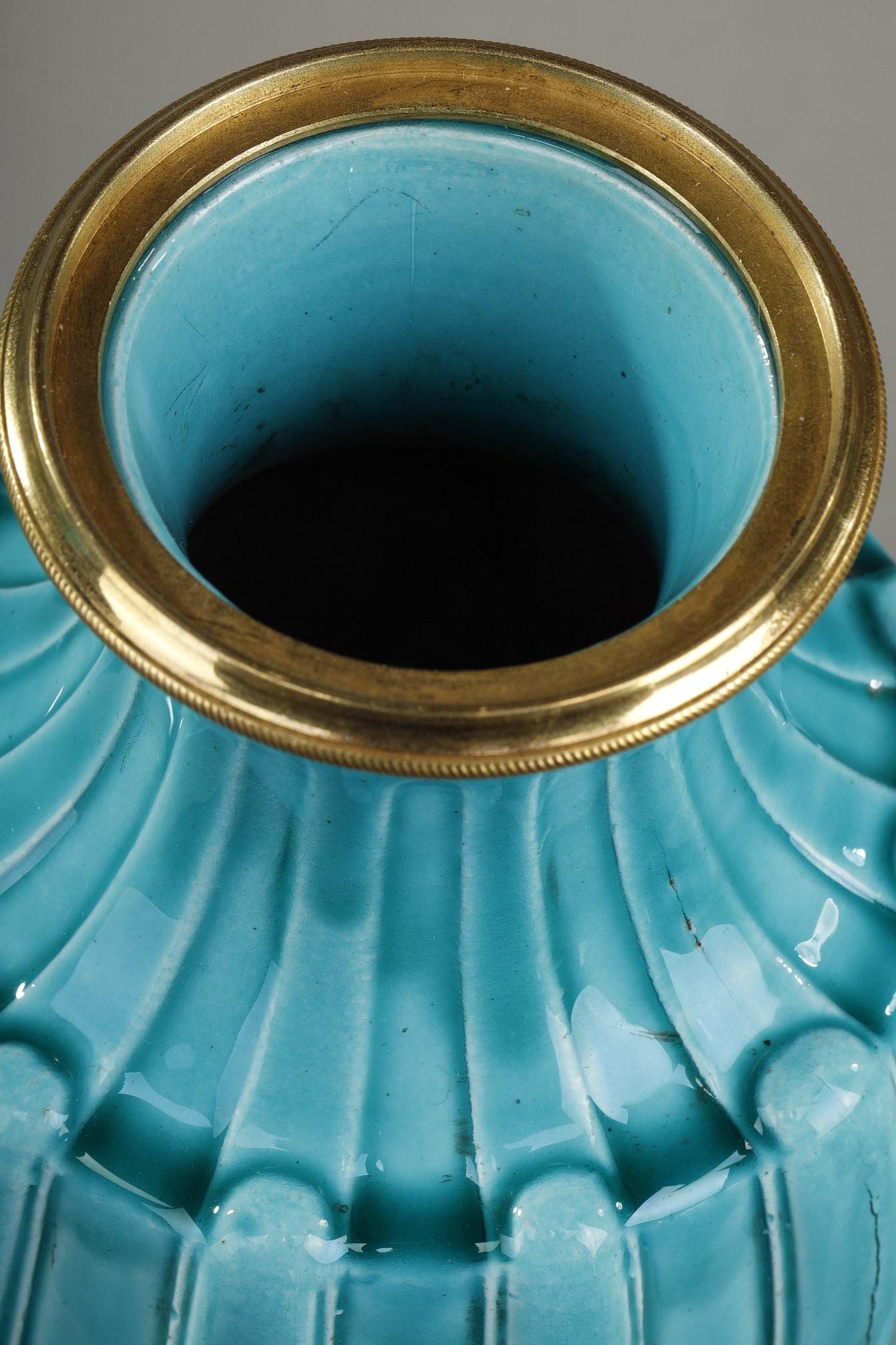 Paar Vasen mit Deckel im Louis-XVI.-Stil aus Keramik im Angebot 7