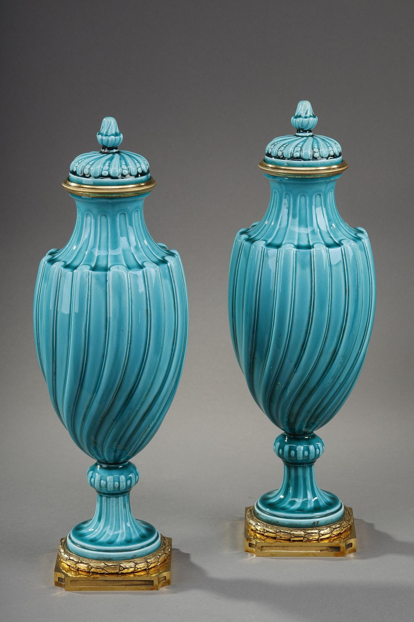 Pair of Louis XVI Style Covered Vases in Ceramic For Sale 1