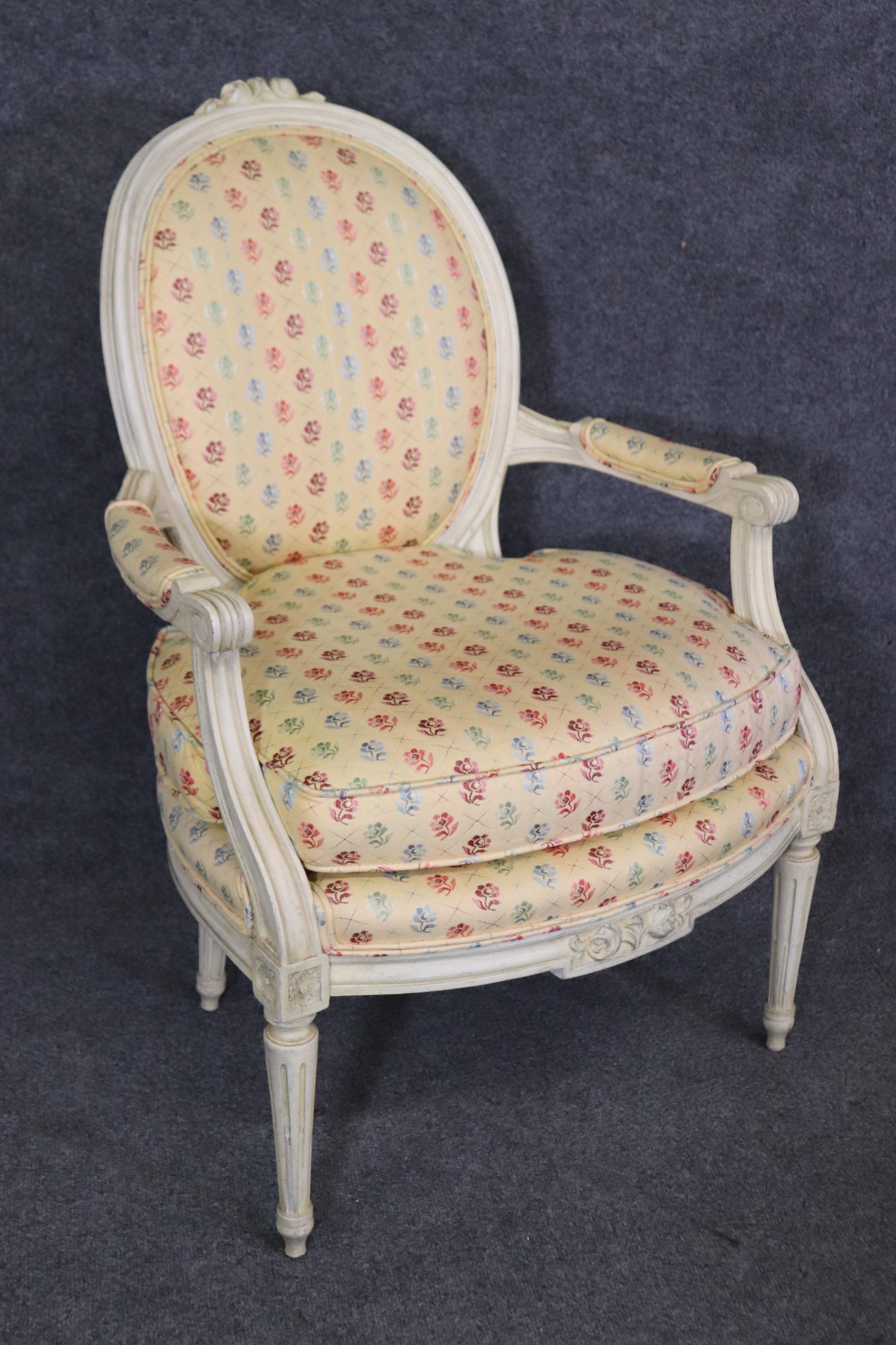 20th Century Pair of Louis XVI Style Creme Paint Decorated Armchairs For Sale