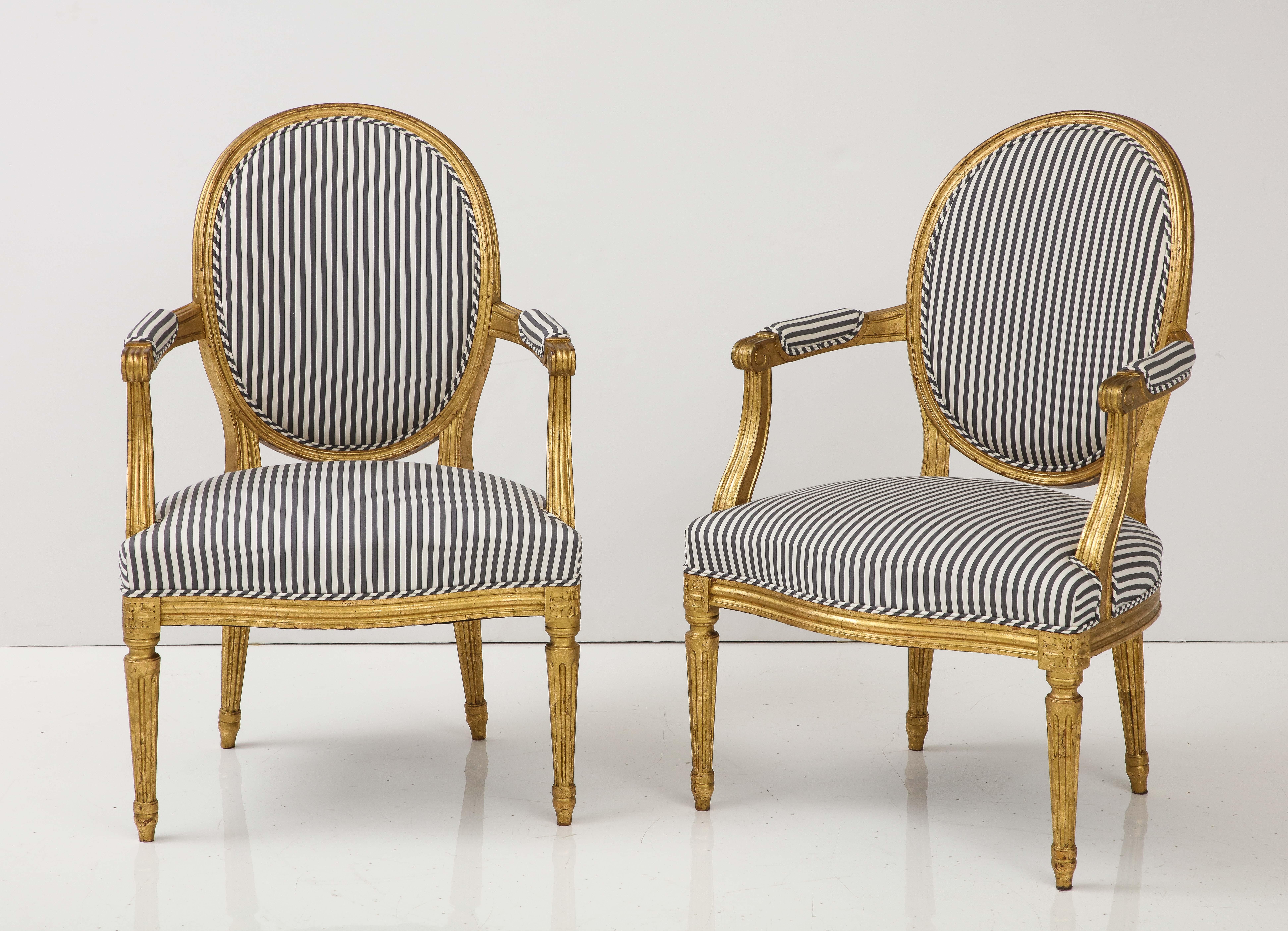 Paar von  Fauteuils im Louis-XVI-Stil (Louis XVI.) im Angebot