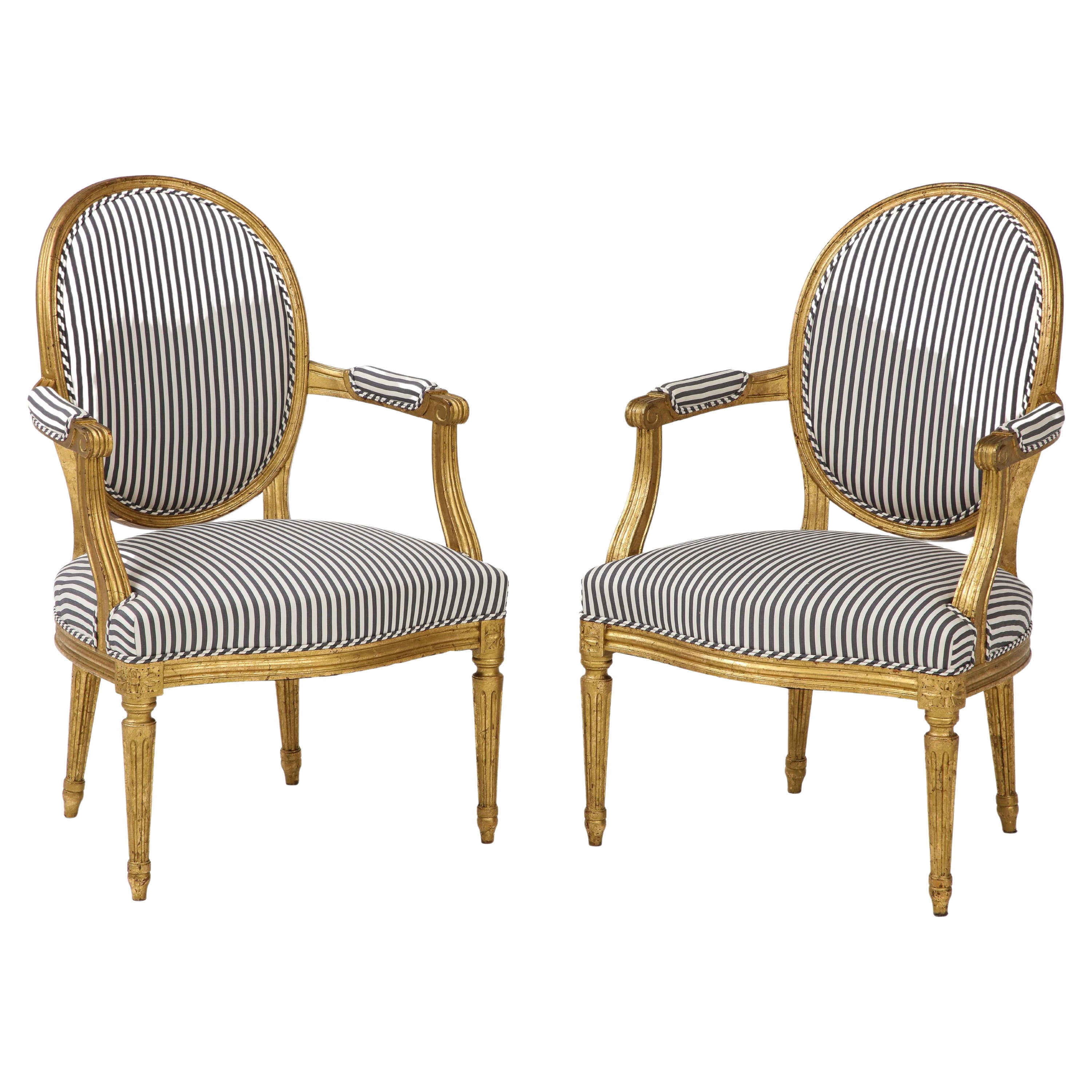 Paire de  Fauteuils de style Louis XVI