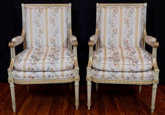 Pareja de Fauteuils o Sillones Estilo Luis XVI con Tela de Lampas de Seda