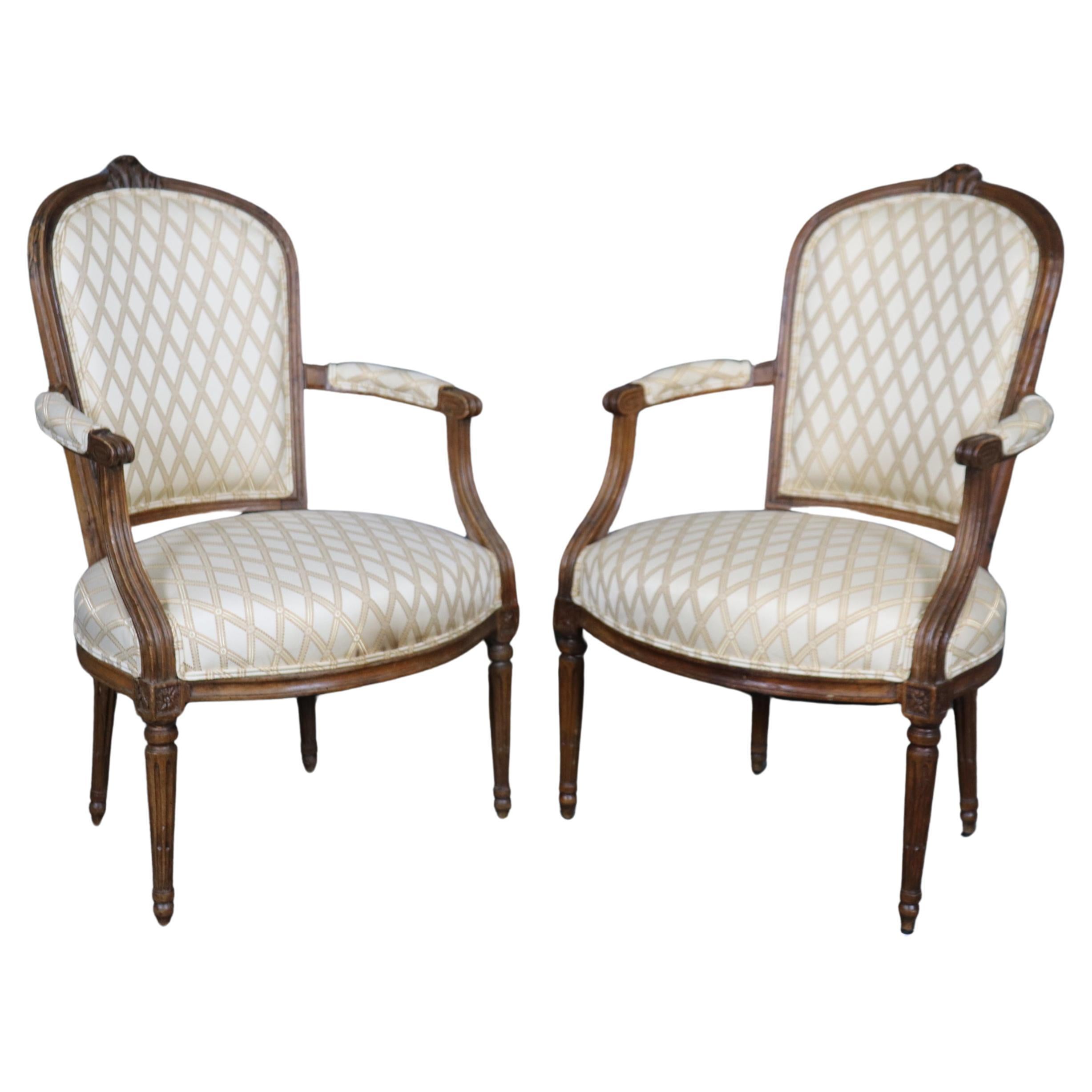 Paar französische Sessel aus Nussbaumholz im Louis-XVI.-Stil, ca. 1930er Jahre