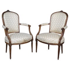 Paar französische Sessel aus Nussbaumholz im Louis-XVI.-Stil, ca. 1930er Jahre