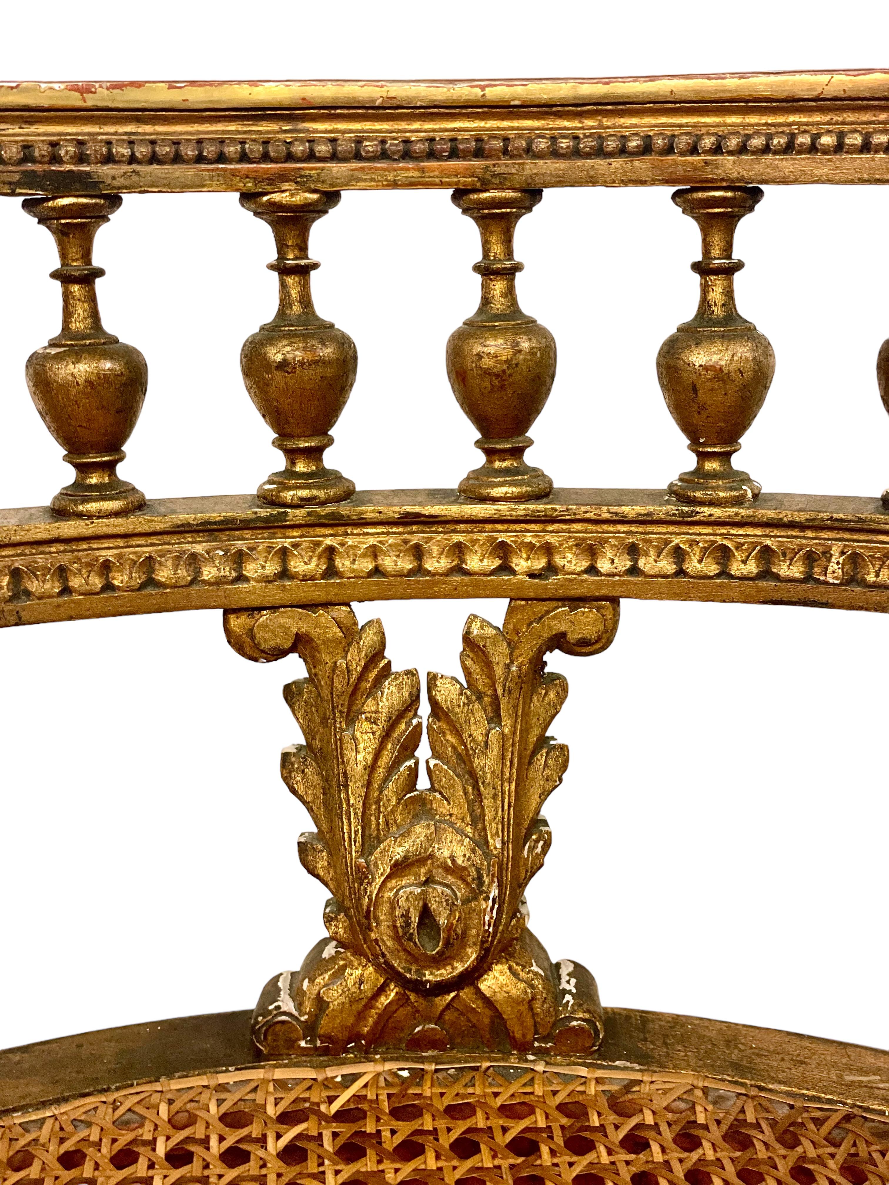Paar antike französische Louis-XVI-Stühle mit vergoldetem Rohrgestell  (Französisch) im Angebot