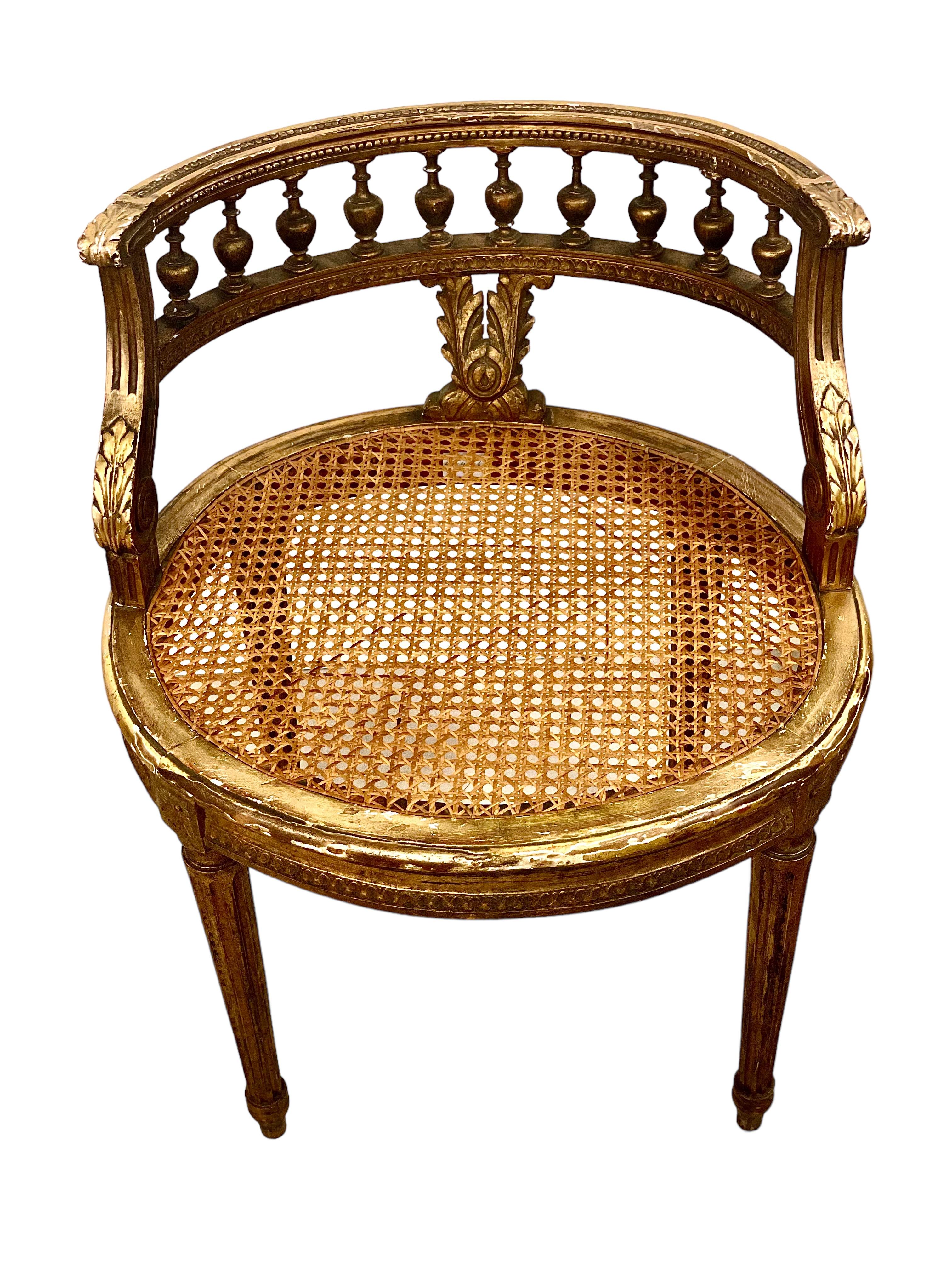 Paar antike französische Louis-XVI-Stühle mit vergoldetem Rohrgestell  (Gehstock) im Angebot