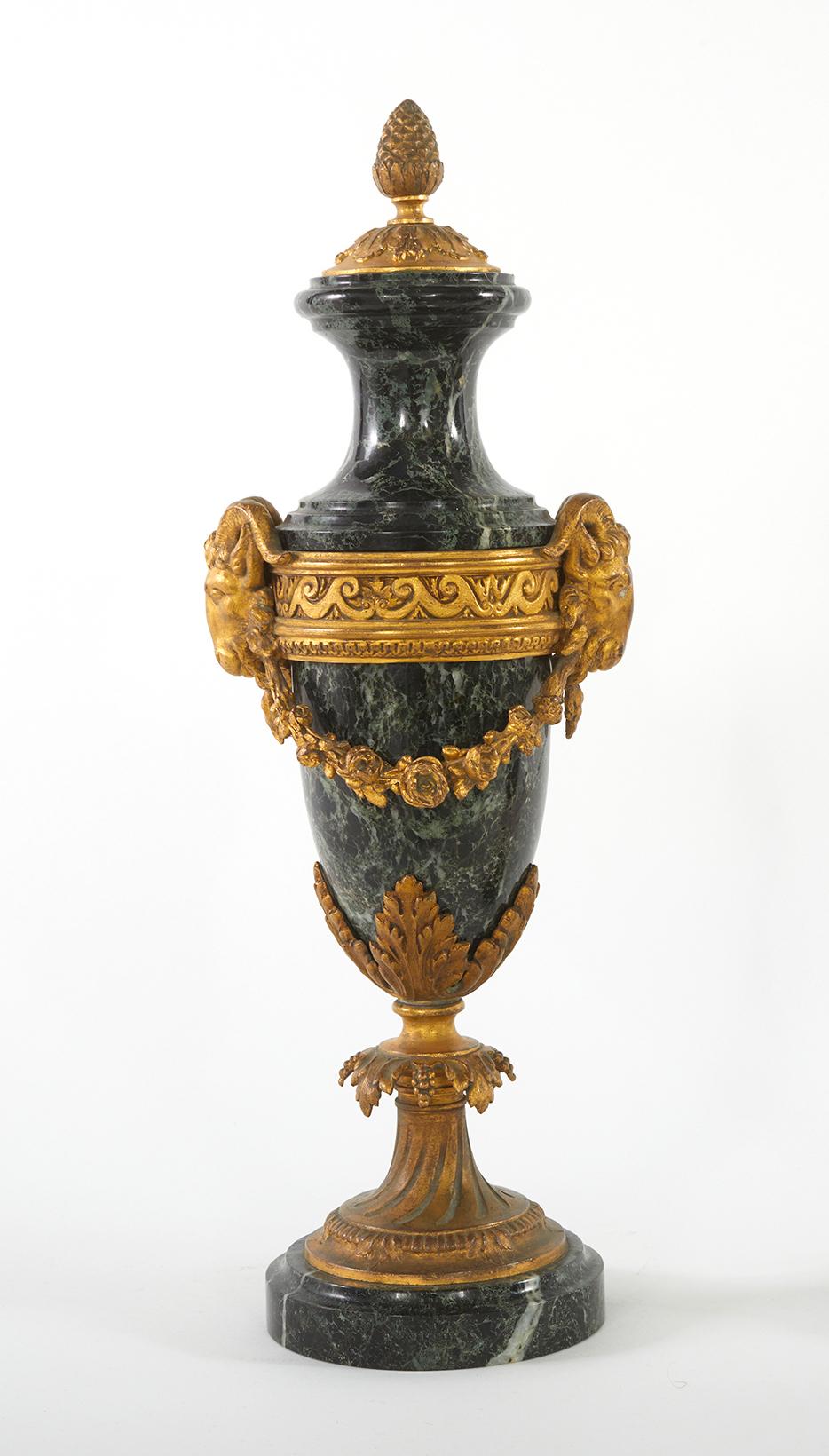 Paar Cassolettes aus vergoldeter Bronze und Marmor im Louis-XVI.-Stil im Angebot 1