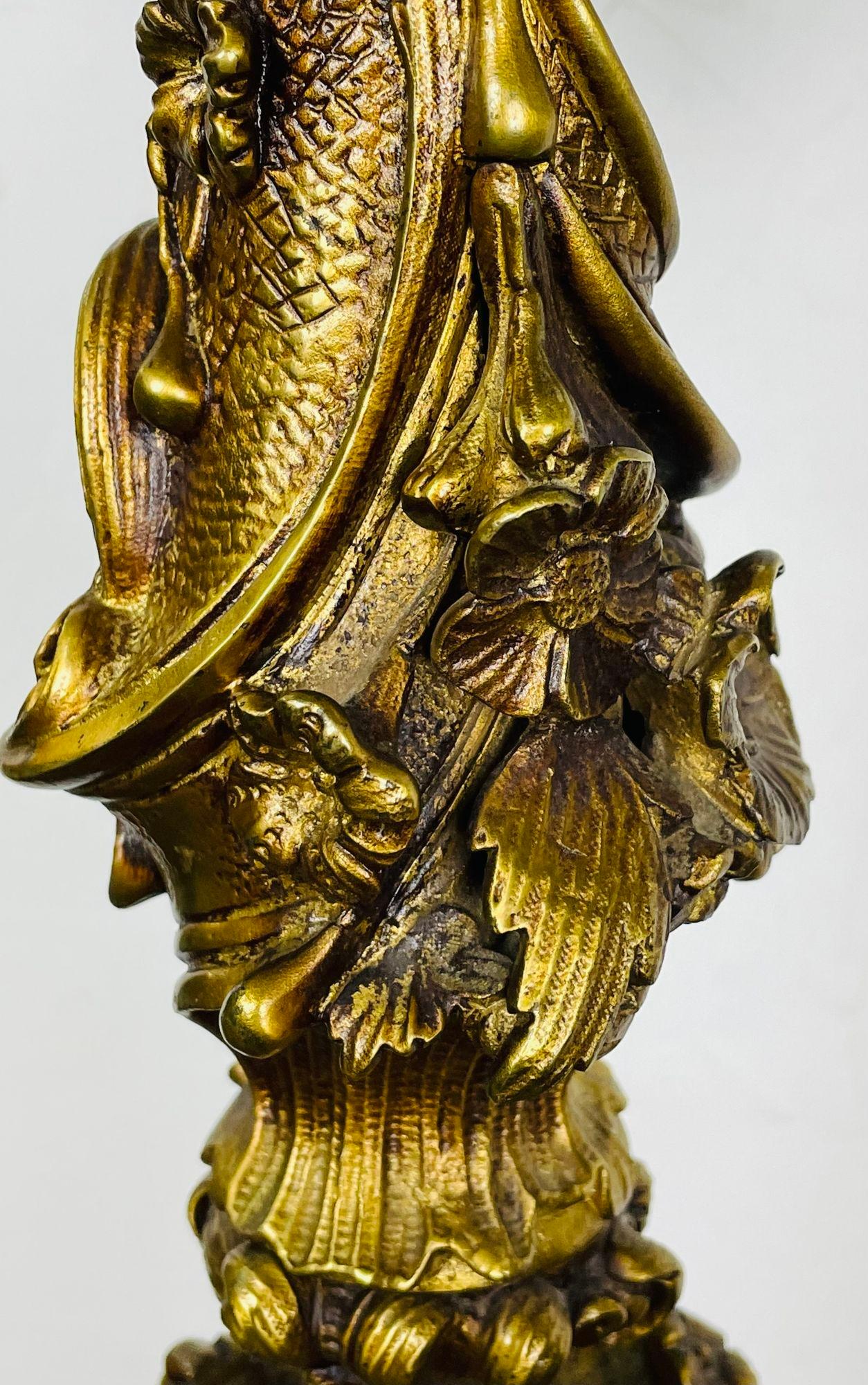 Paire de candélabres en bronze doré de style Louis XVI, forme Florentine avec chérubin en vente 7