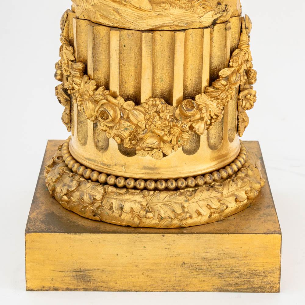 Pareja de candelabros de bronce dorado estilo Luis XVI en Bueno estado para la venta en Astoria, NY